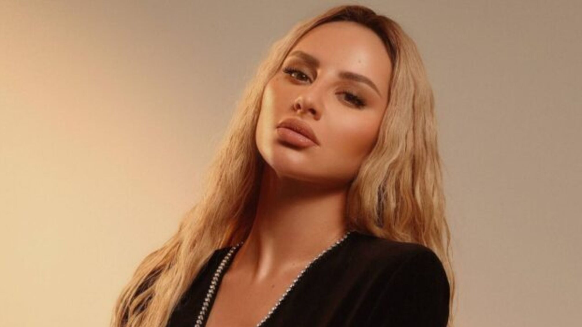 Отримуючи нагороду з рук російських агресорів, Анна Асті заявила, що 'недаремно' співала для них