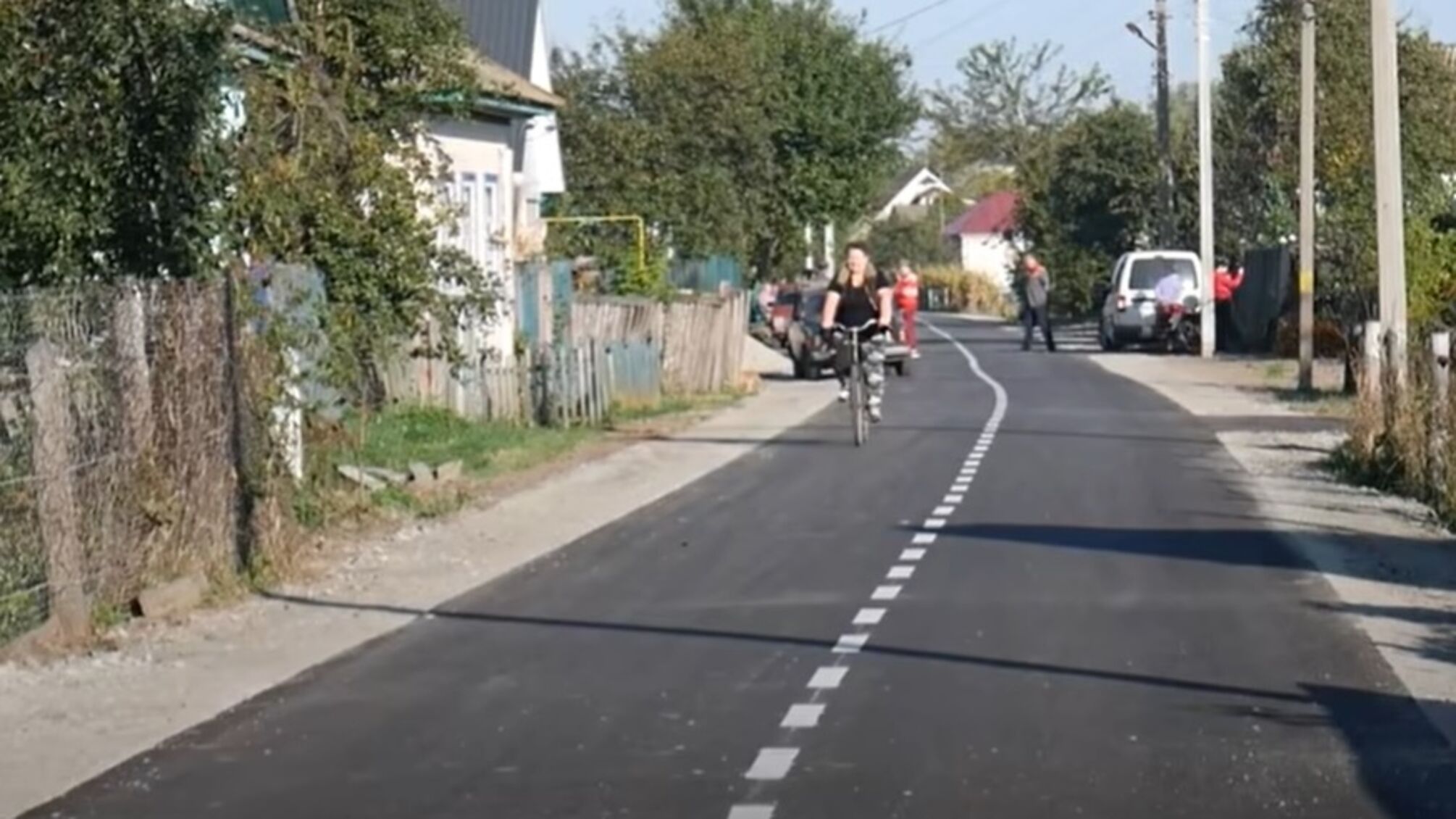 Мать погибшего героя заасфальтировала улицу и назвала ее в честь сына