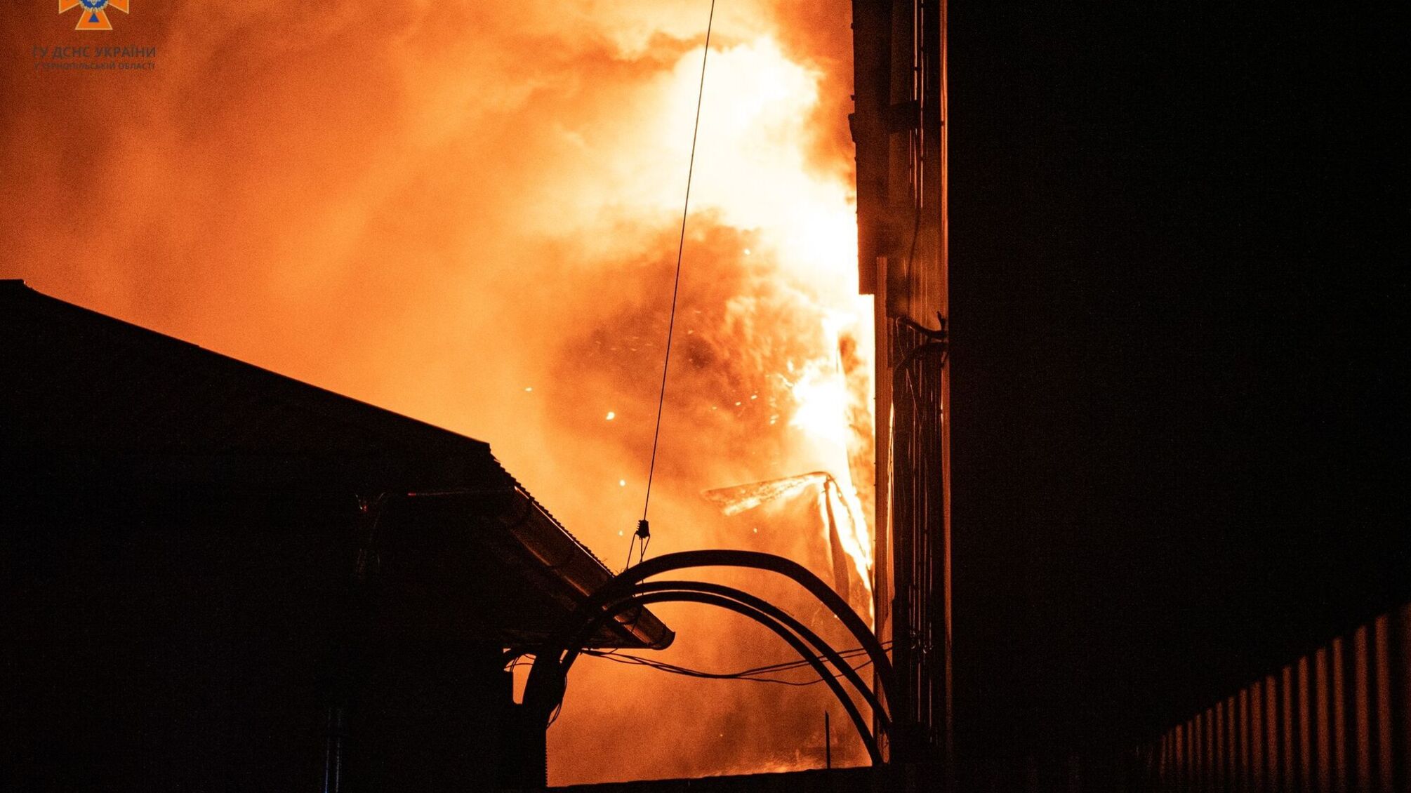 Пожежа у Тернополі: у місті горів завод, попередньо мова про підприємство Penoboard 