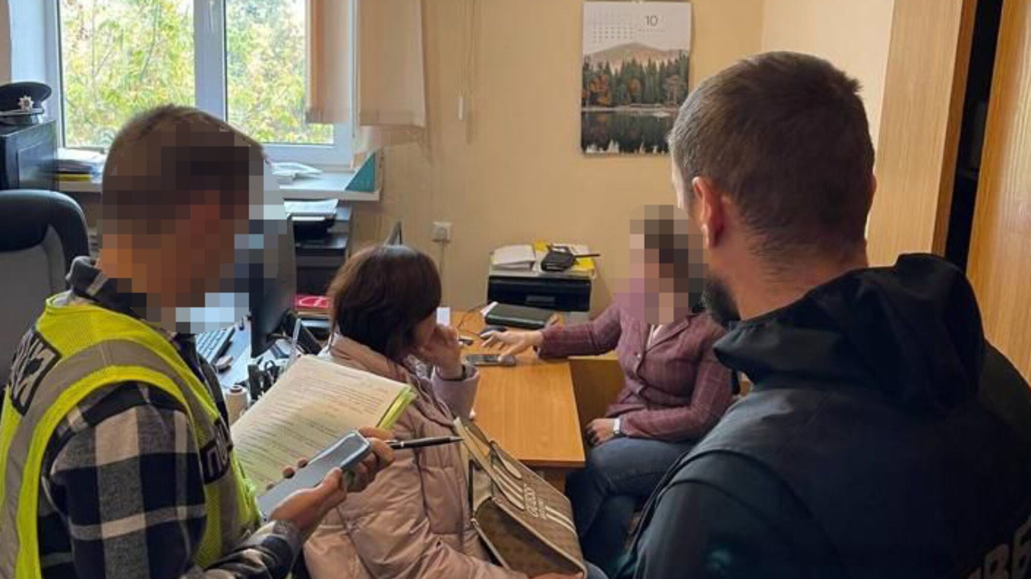 Предложила взятку в размере 3 тыс. долларов: в Киеве задержали взяточницу