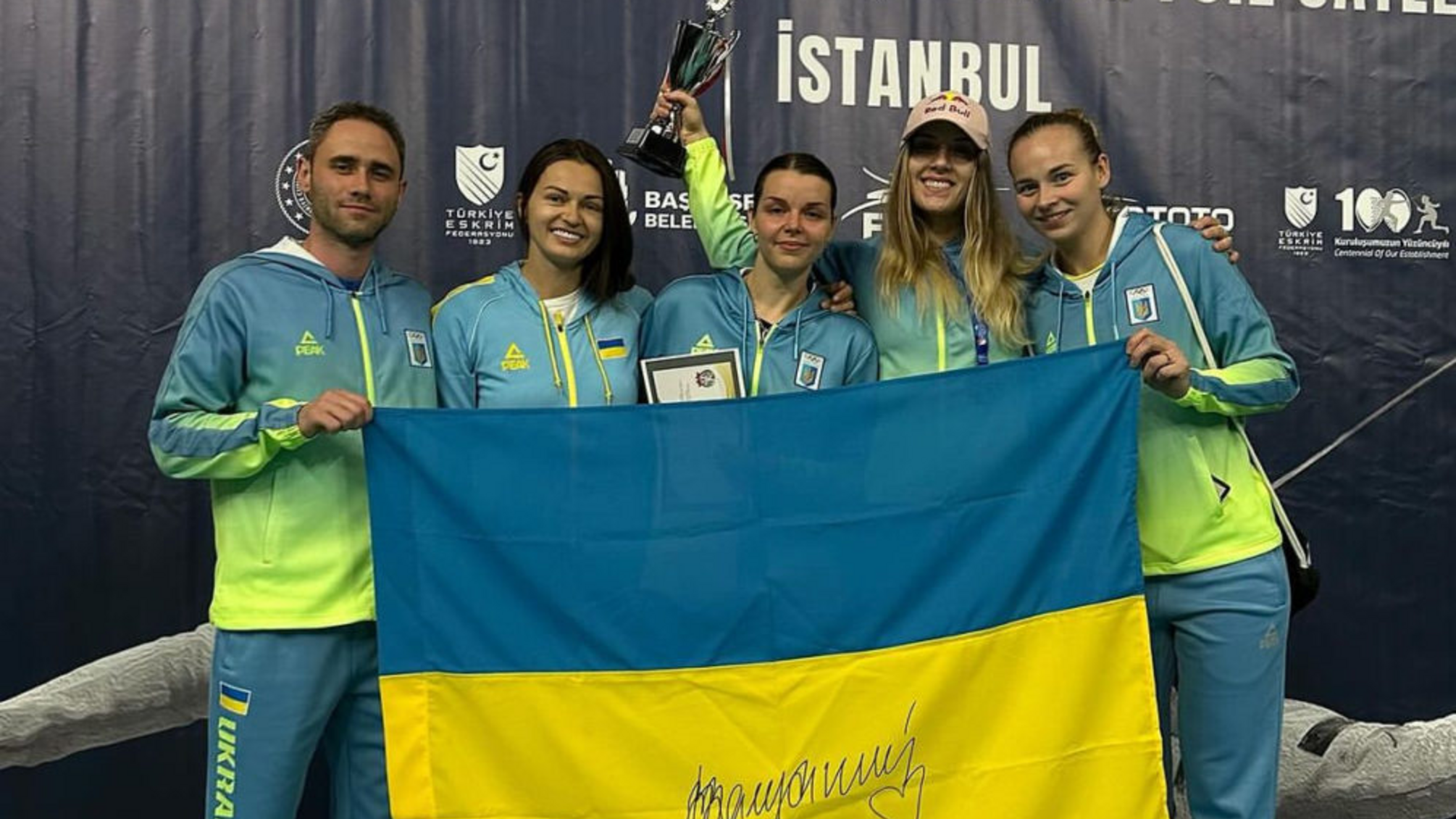 Ольга Харлан подняла флаг с подписью Залужного на турнире в Стамбуле