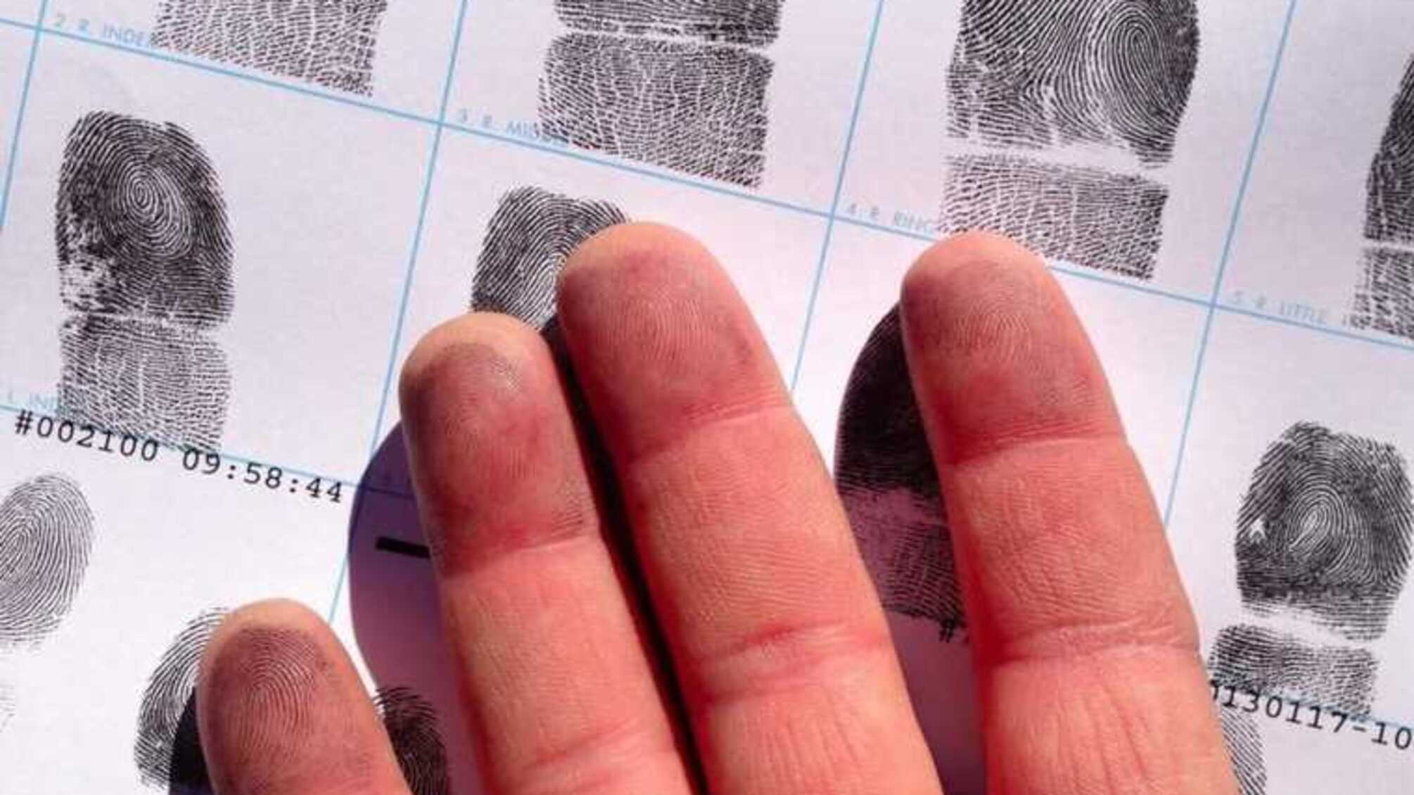 Оккупанты принудительно берут у людей отпечатки пальцев, пытаясь увеличить количество паспортизированных лиц