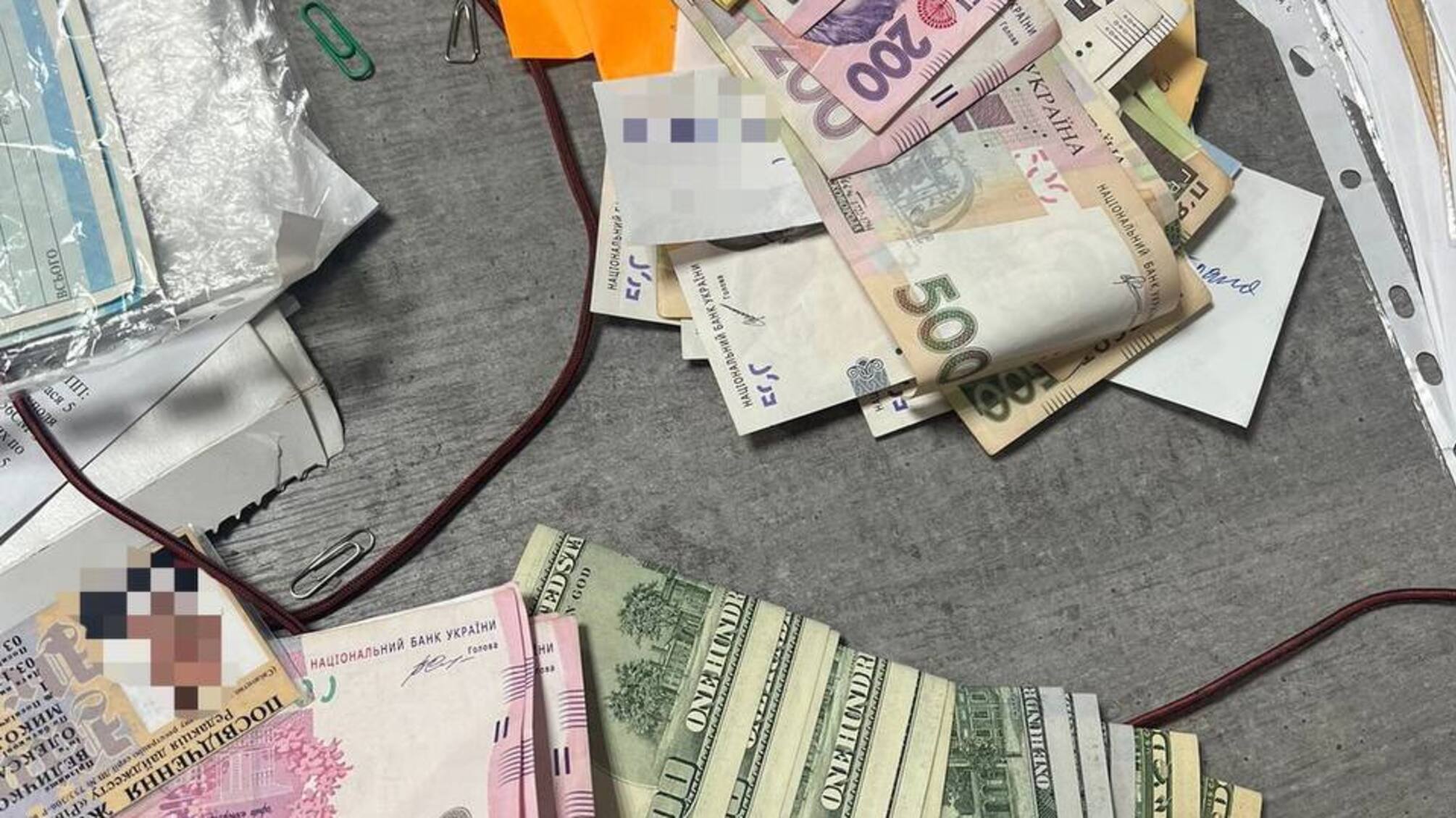 Тримали жертв в клітці в офісі у центрі Одеси: накрили банду, яка вимагала гроші у підприємців