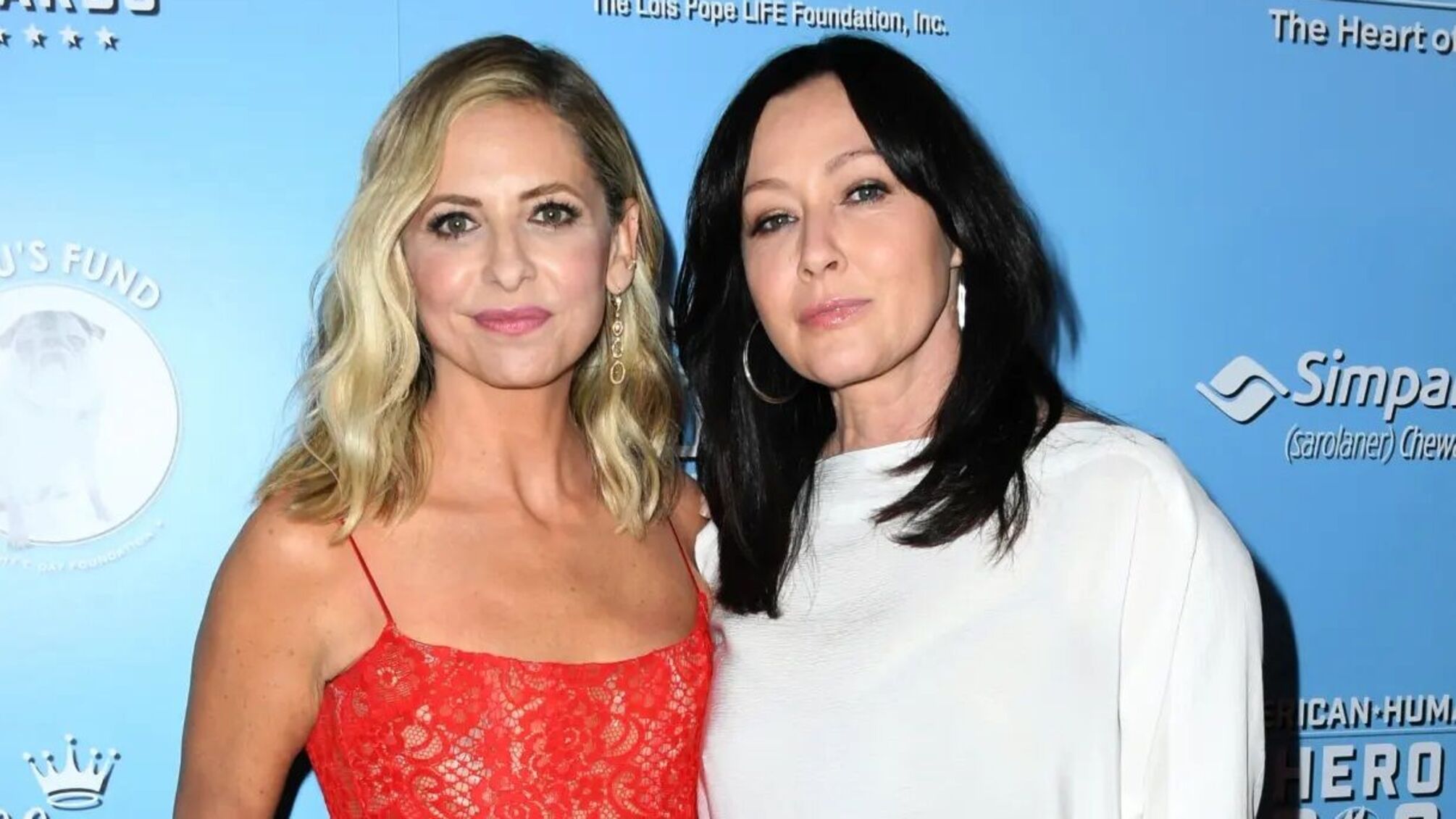 Сара Мишель Геллар рассказала о борьбе с раком своей давней приятельницы Шеннен Догерти