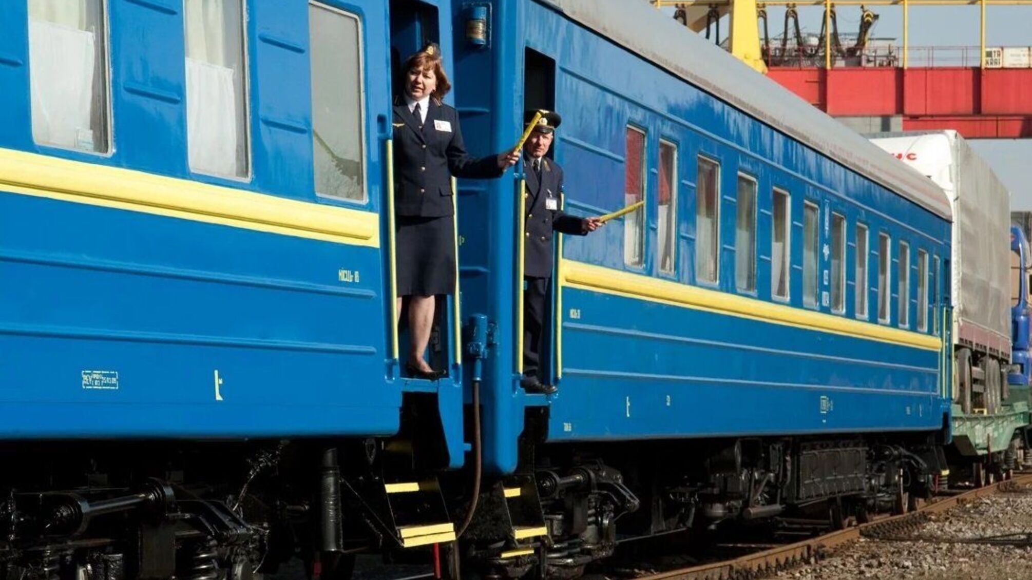 «Укрзализныця» масштабирует пилотный проект женских купе в пассажирских поездах