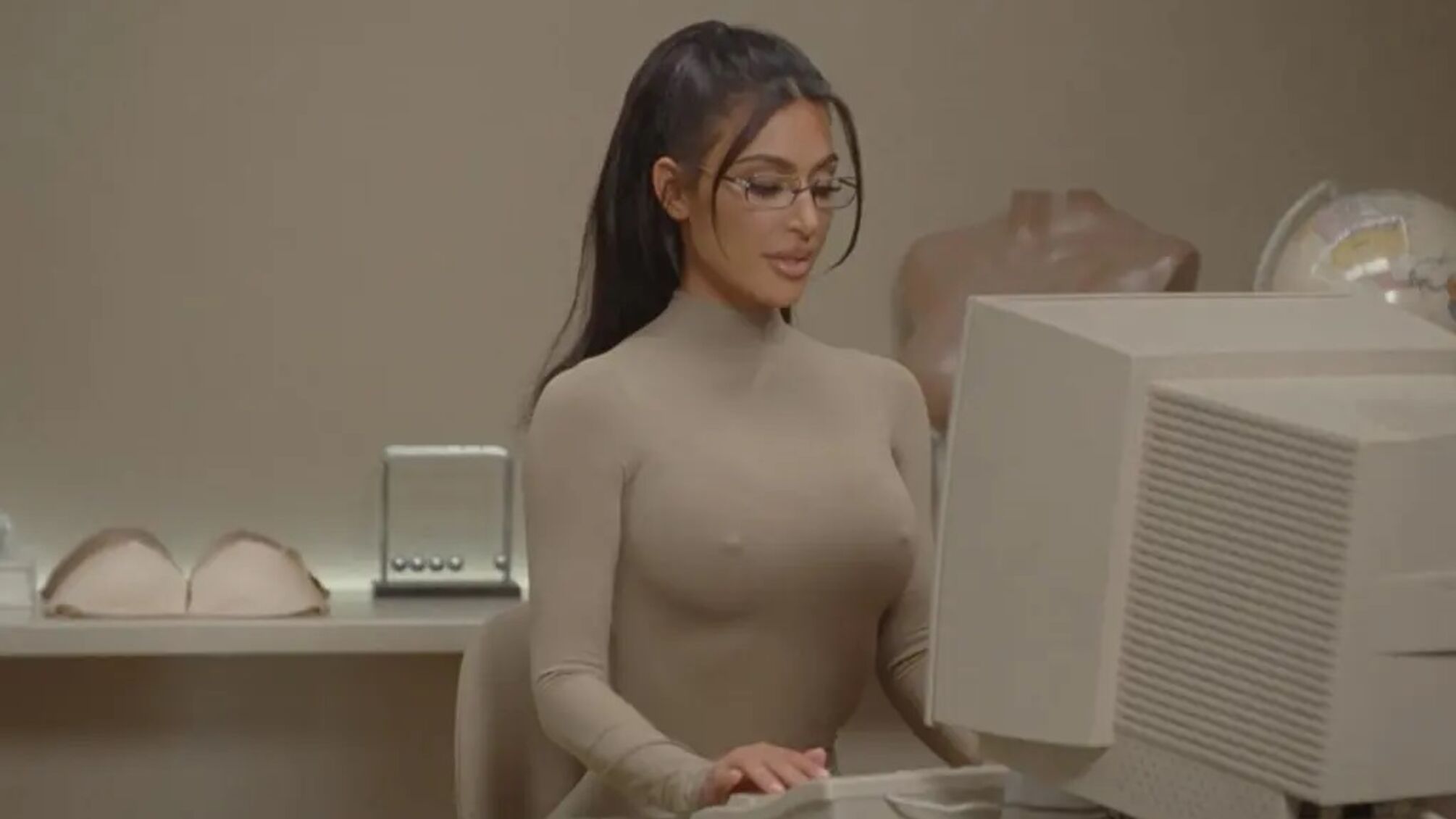 Новый бюстгальтер с 'выкалывающими глазами' сосками появится в конце октября