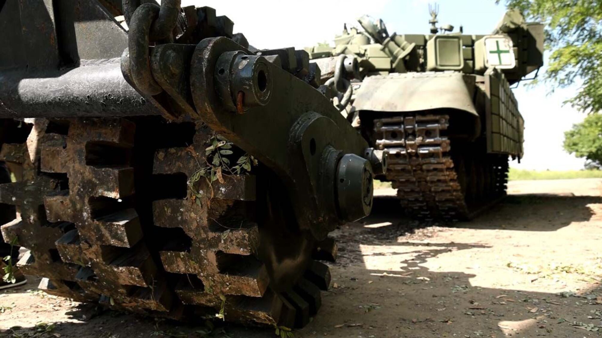 Предприятия Ахметова начали производить противоминные тралы для танков и поставлять их на фронт.