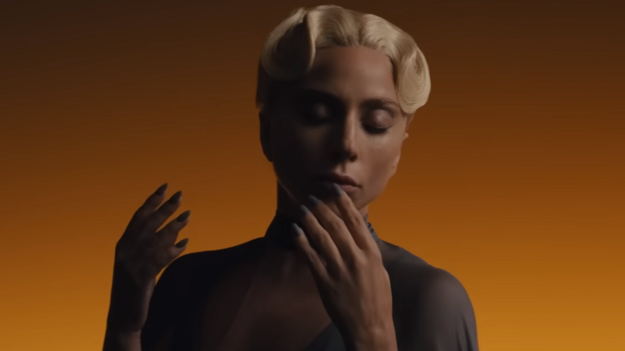 Леди Гага снялась в рекламе Dom Perignon в шелковом платье от украинского бренда
