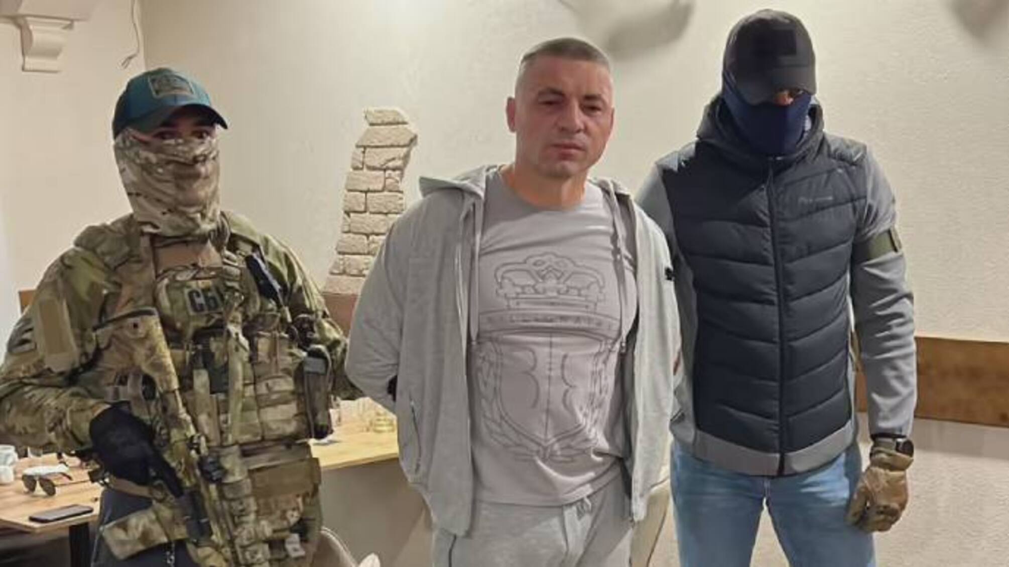 СБУ задержала кума Медведчука, возглавлявшего рэкетирскую банду в Закарпатье (фото и видео)