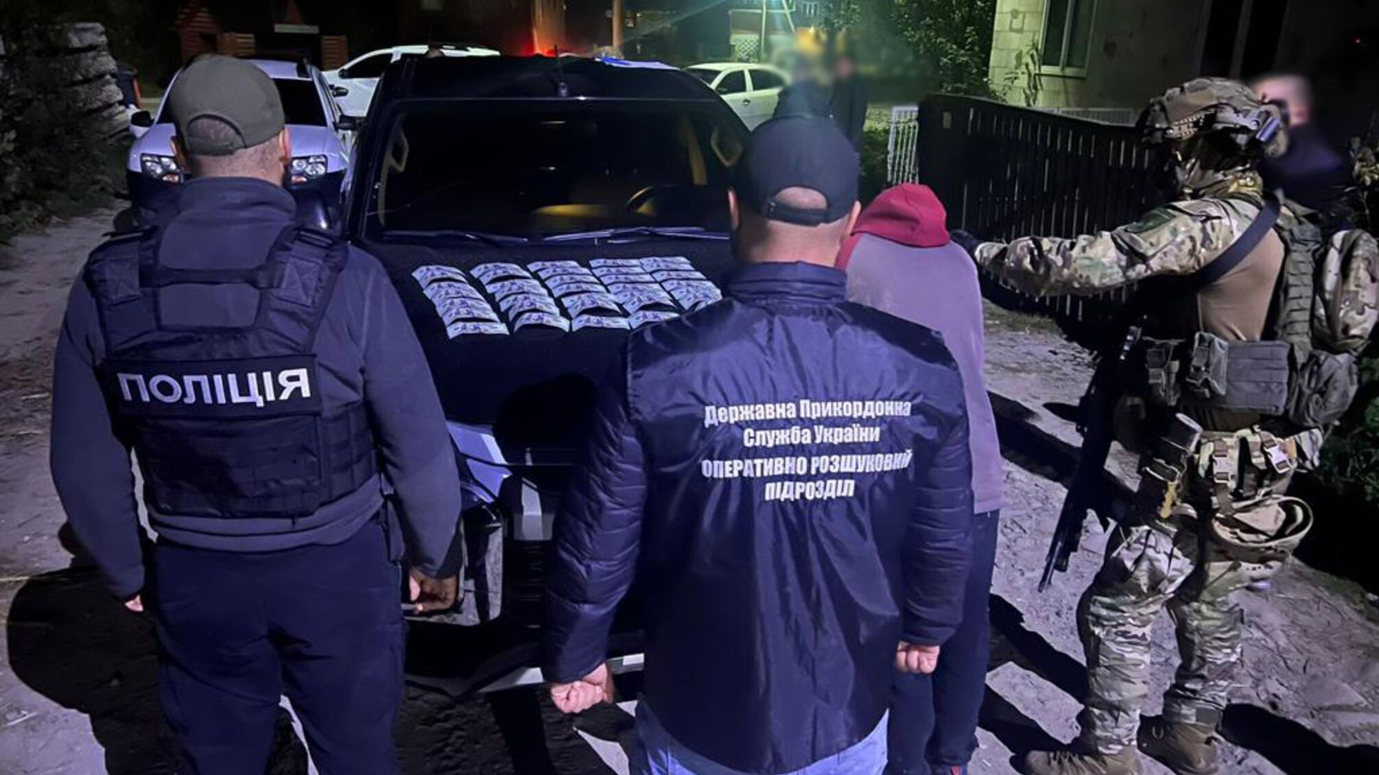 Переправлял уклонистов в Румынию за $3500: в Закарпатье задержали нелегального перевозчика