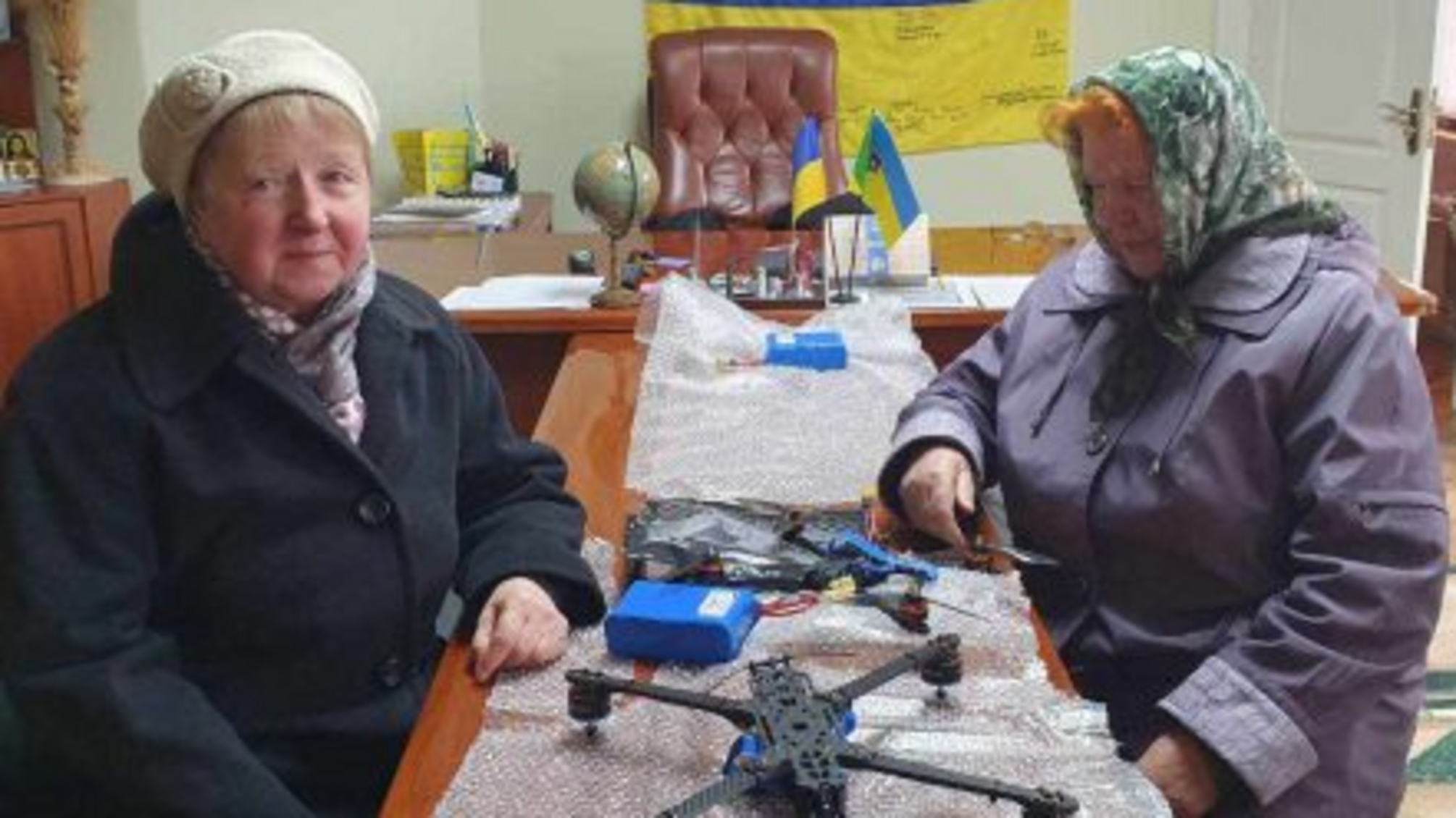 Дві пенсіонерки з Франківщини відкладали гроші з пенсії, на які придбали два дрони-камікадзе для ЗСУ