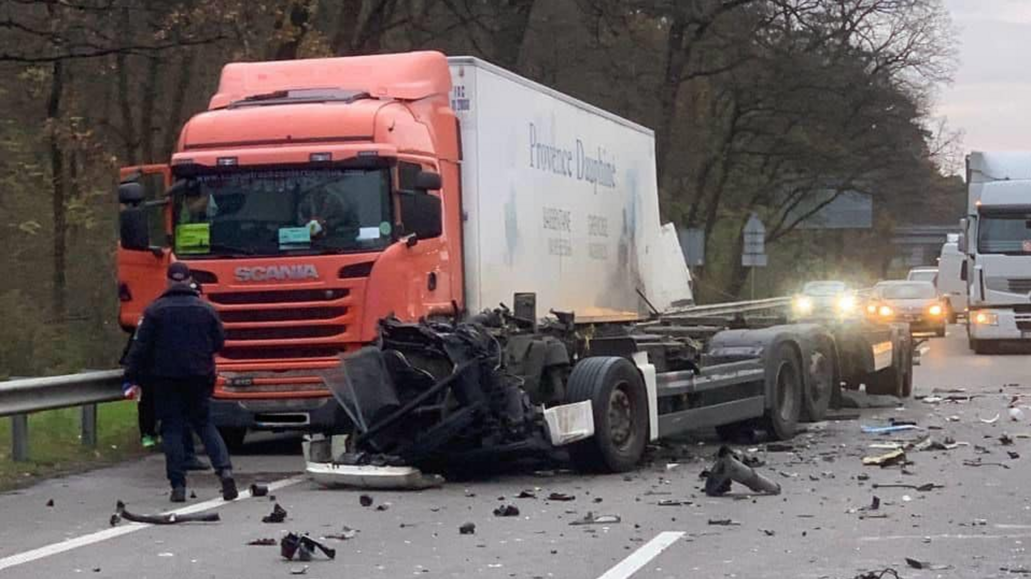 В Дарницком районе столицы произошло ДТП с участием двух грузовиков