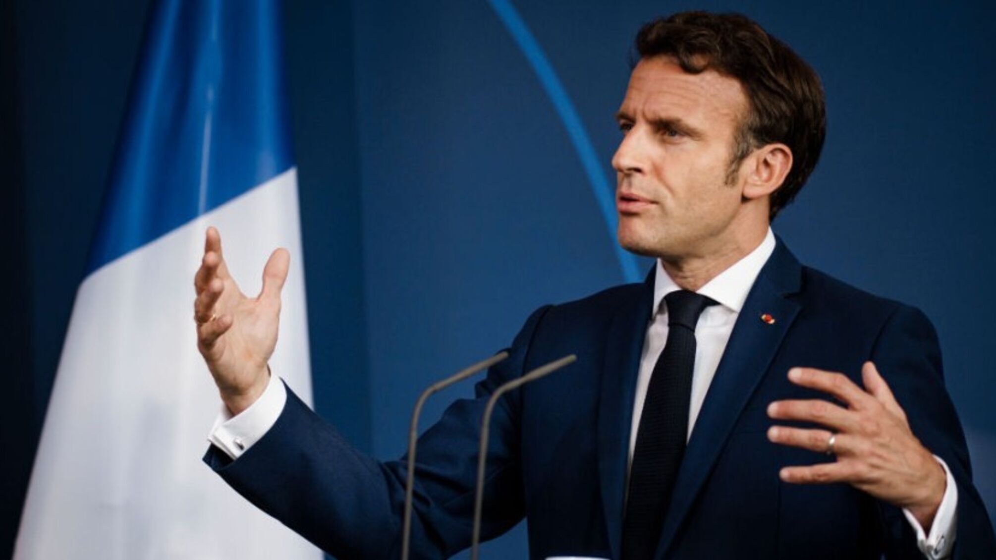 Макрон назвал решающий месяц для войны в Украине