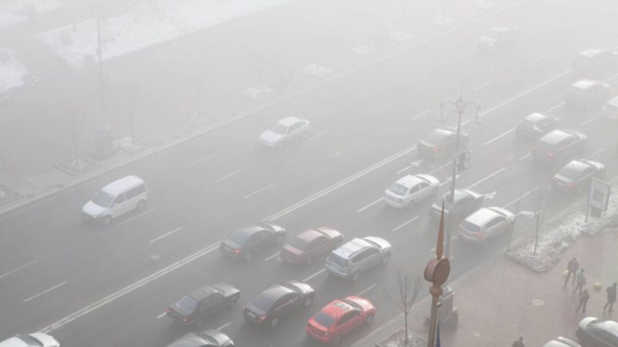 В Киеве удерживается туман: водителей призвали быть внимательными