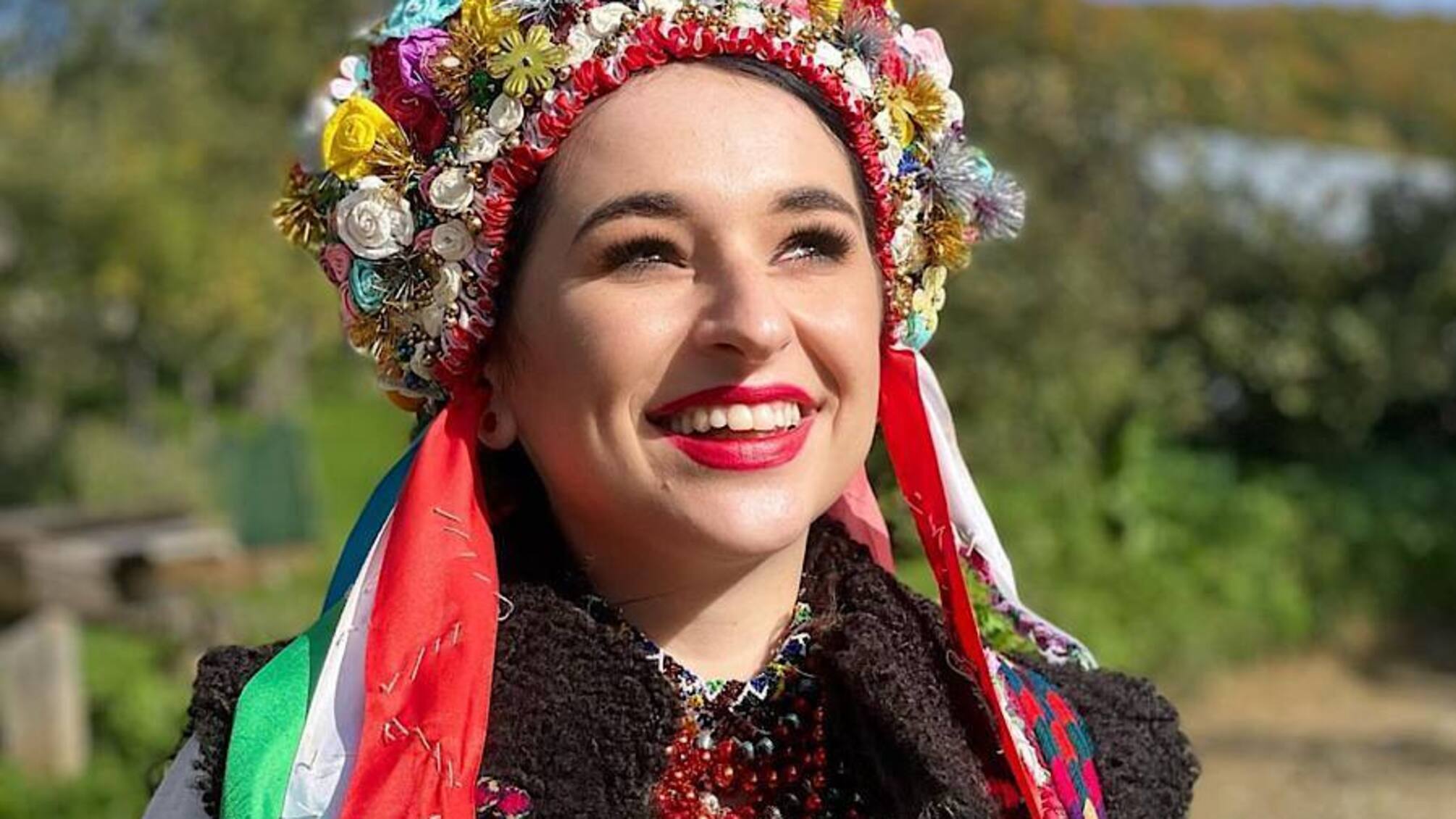Влада рф пропагує русифікацію українських прізвищ, використовуючи фото прикарпатської співачки FIÏNKА