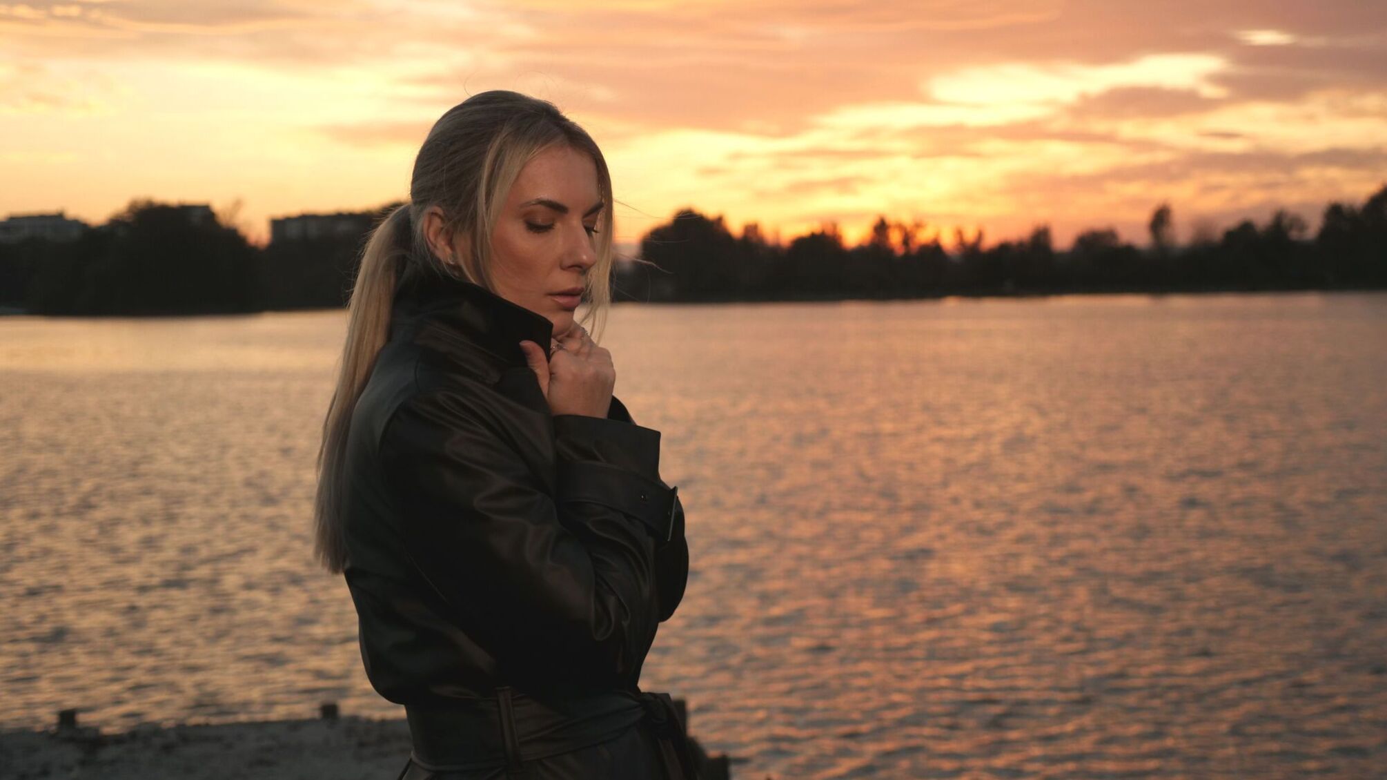 Зрезонувала особиста історія акторів Денисенко та Федінчика: співачка Крістіна Присяжнюк презентує трек 'Нічого не минуло'