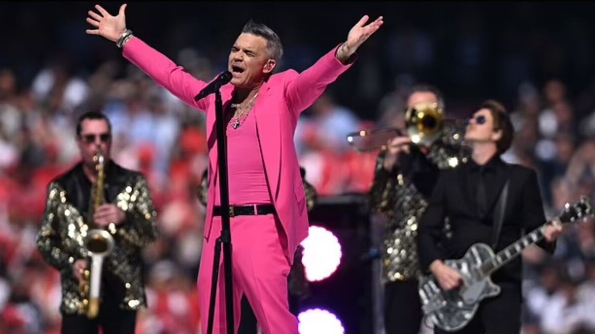 На своєму концерті у Австралії Робі Вільямс розплакався перед 38 тисячами шанувальників