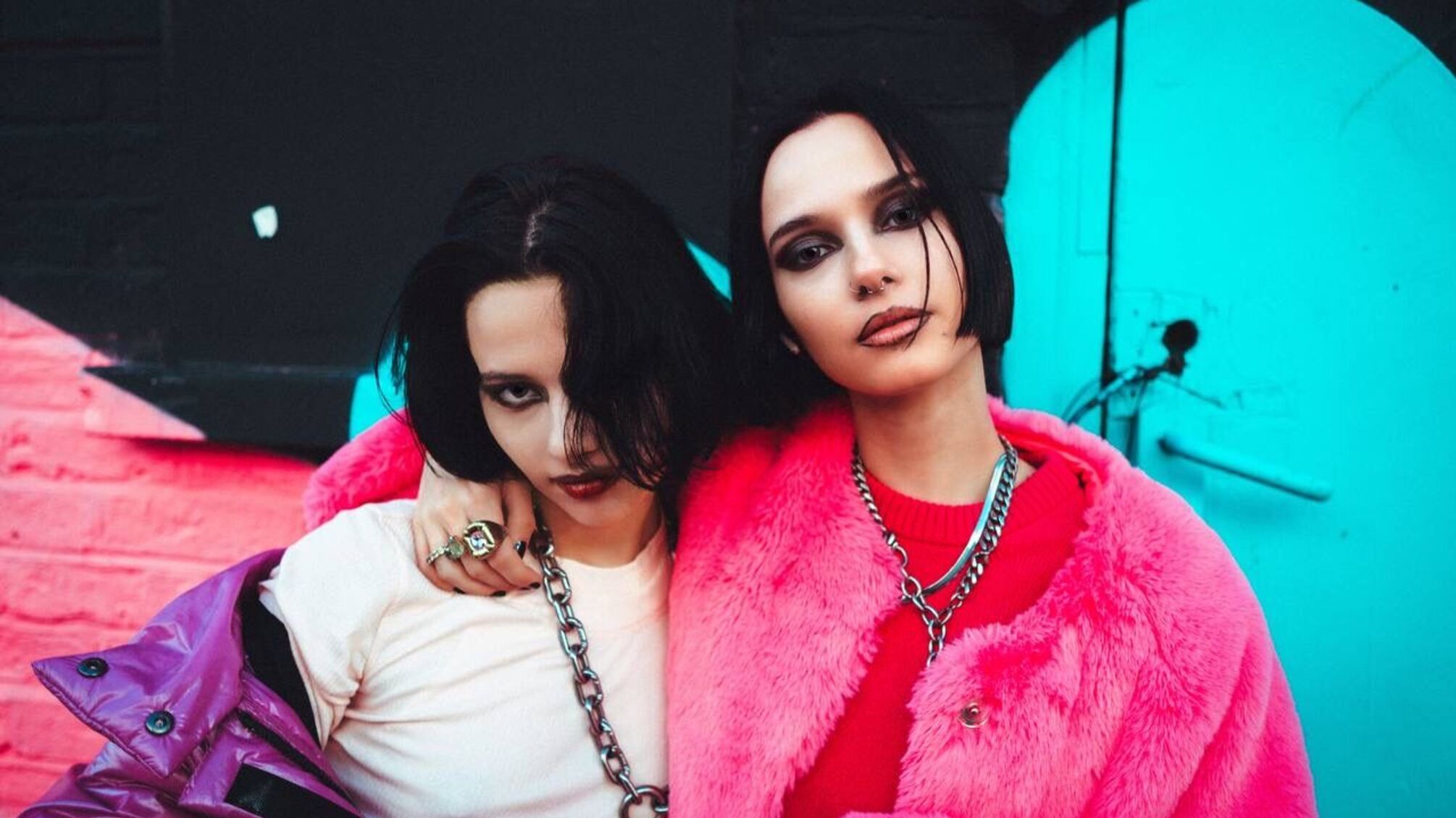 Украинские певицы Bloom Twins