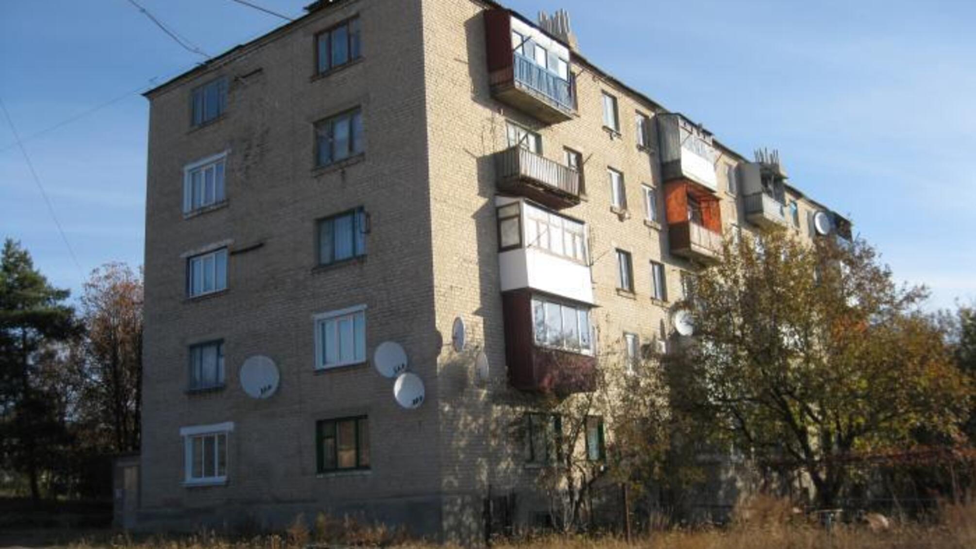В Киеве 21-летний мужчина выпал из окна пятиэтажки