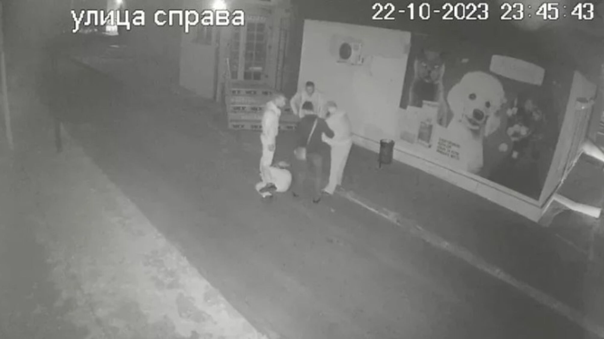 Момент избиения зафиксировали камеры видеонаблюдения