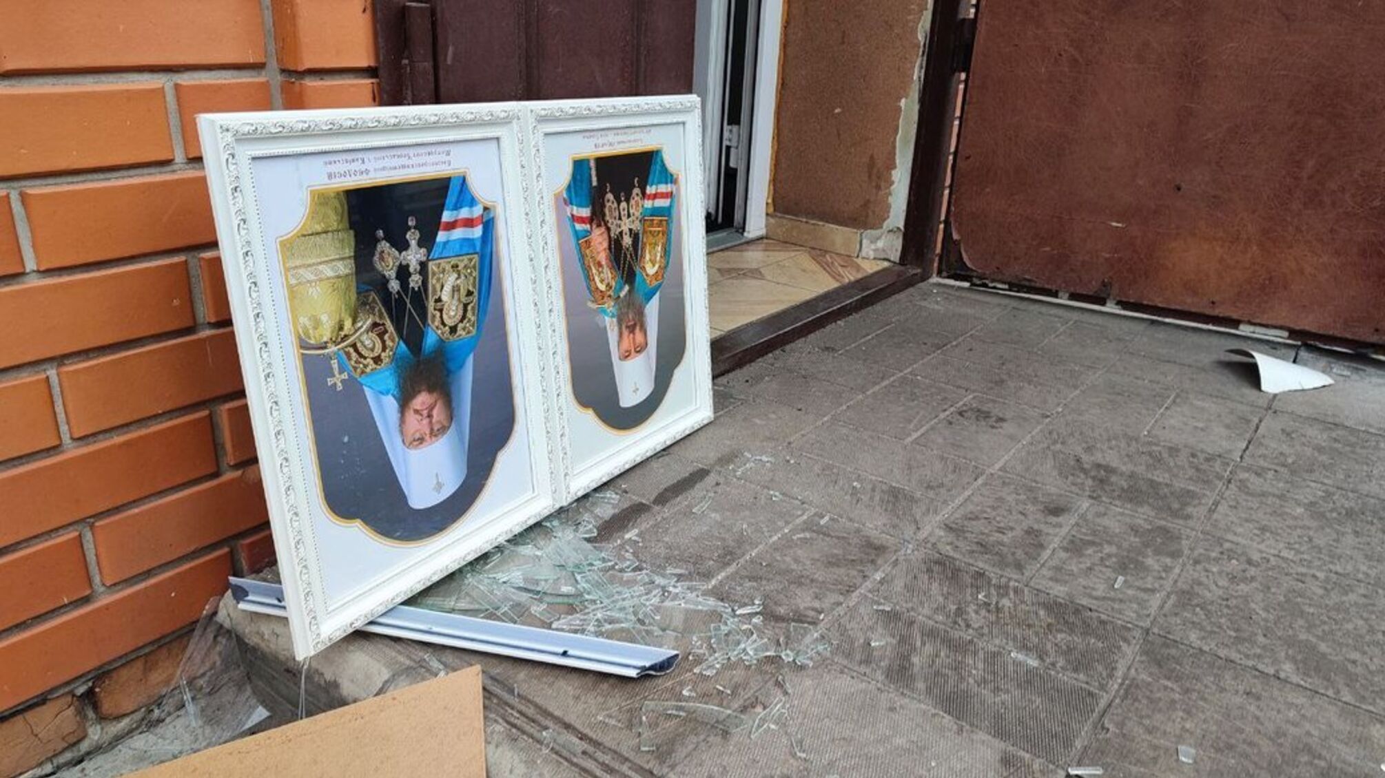 У Черкасах сталася бійка на території монастиря, який не хотіли залишати віряни УПЦ МП