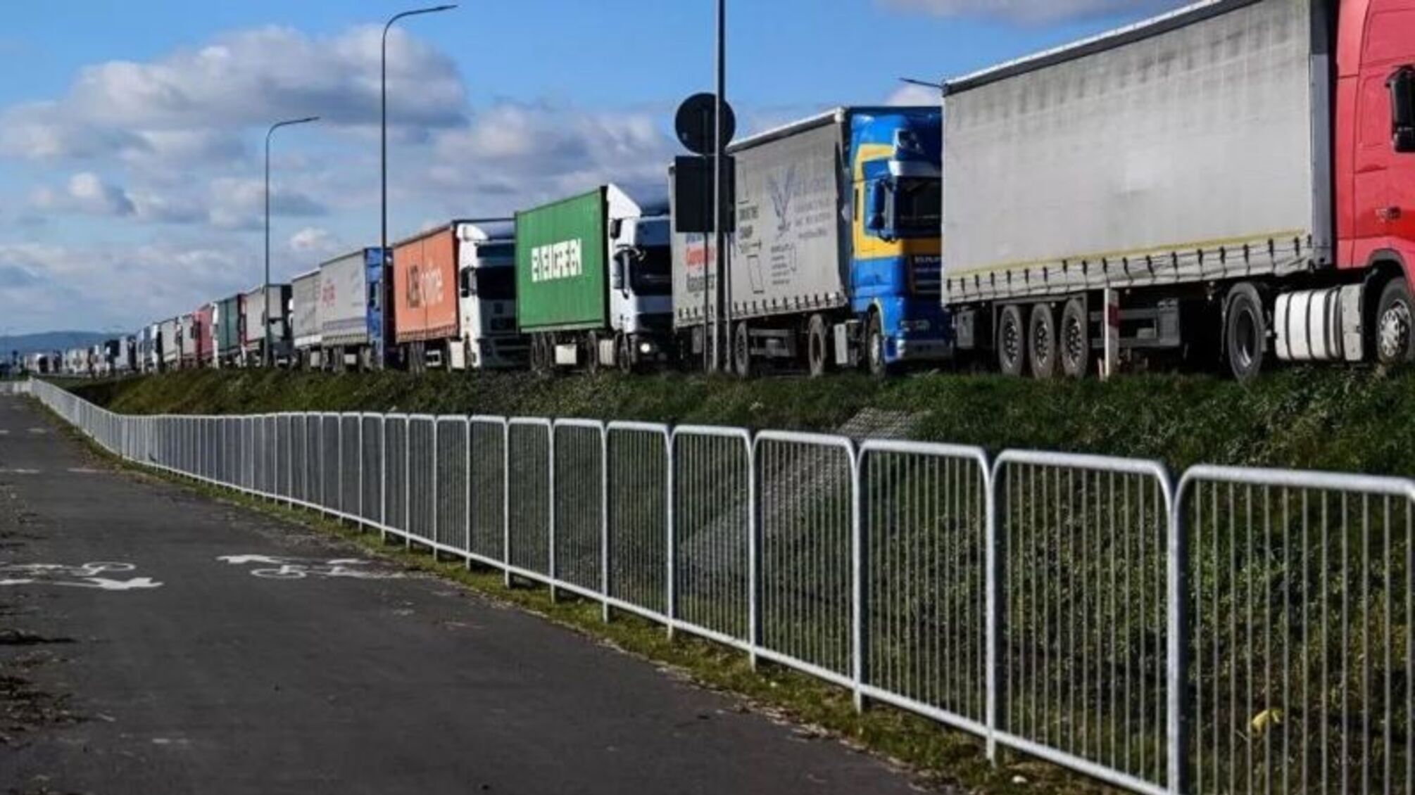 На польському кордоні помер водій вантажівки: це вже друга смерть під час блокади
