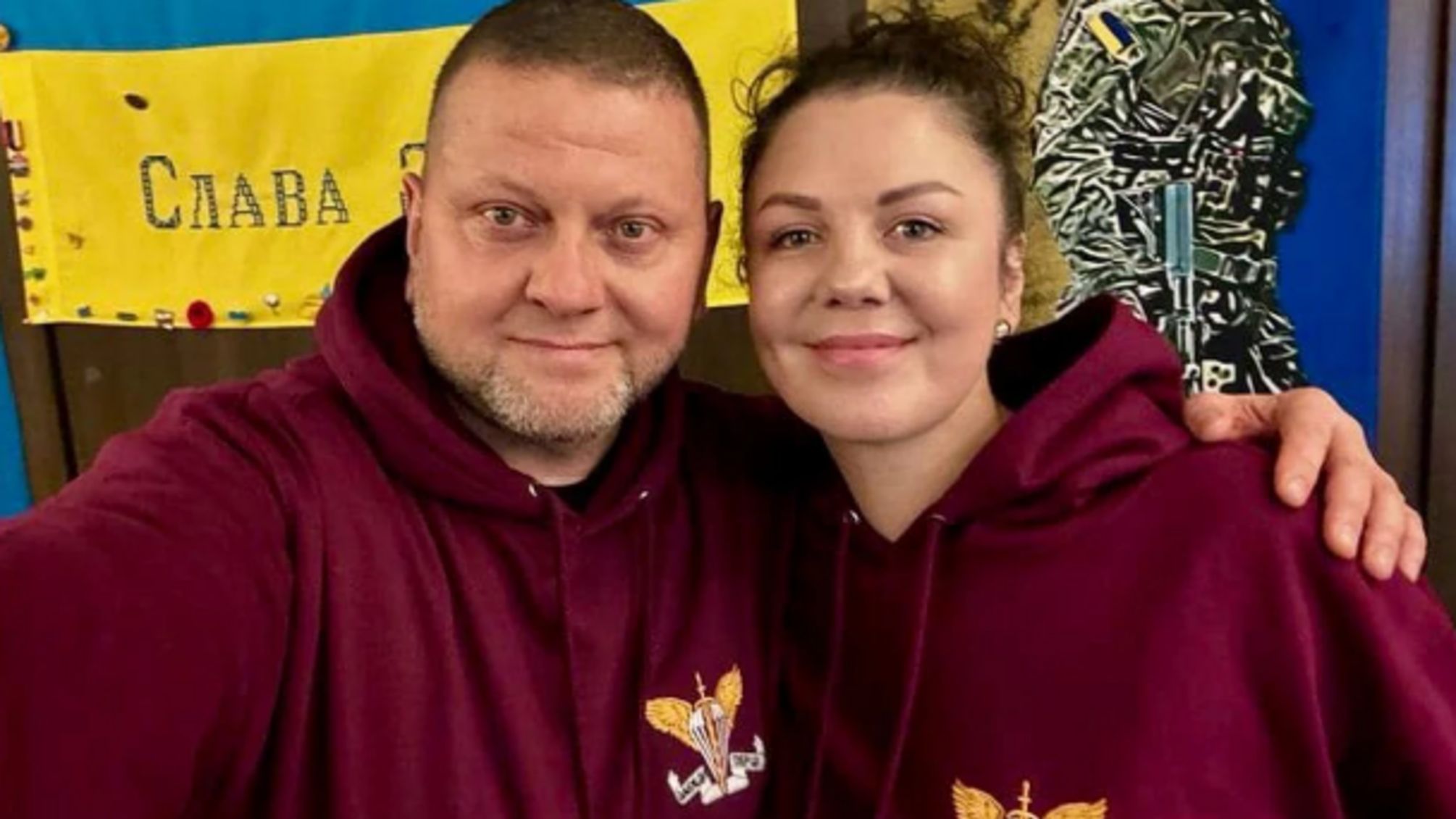 Родинний лук: Залужний виклав фото з дружиною в однакових худі з емблемою ДШВ