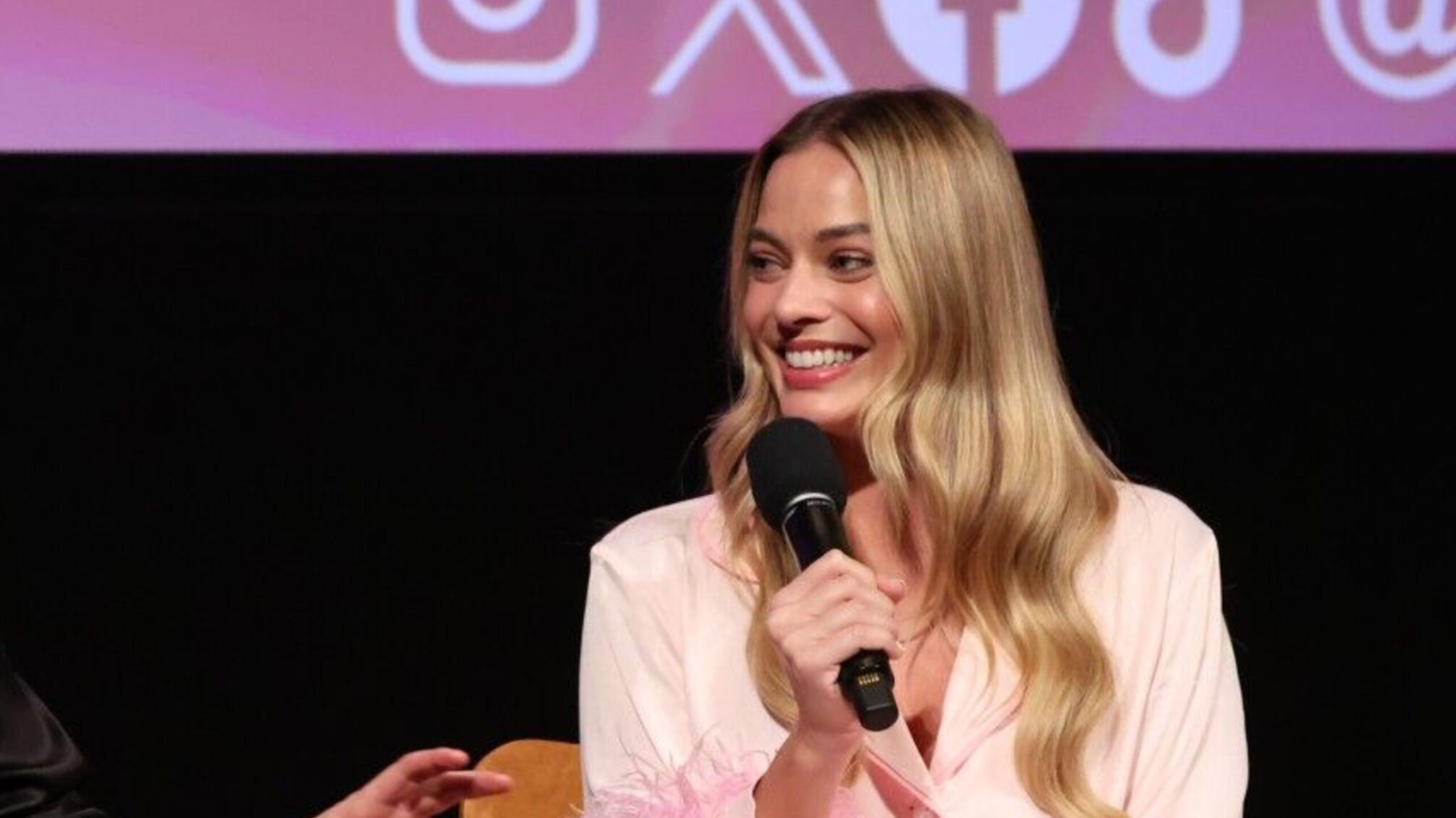 Марго Роббі з'явилася на заході у костюмі українського бренду (фото)