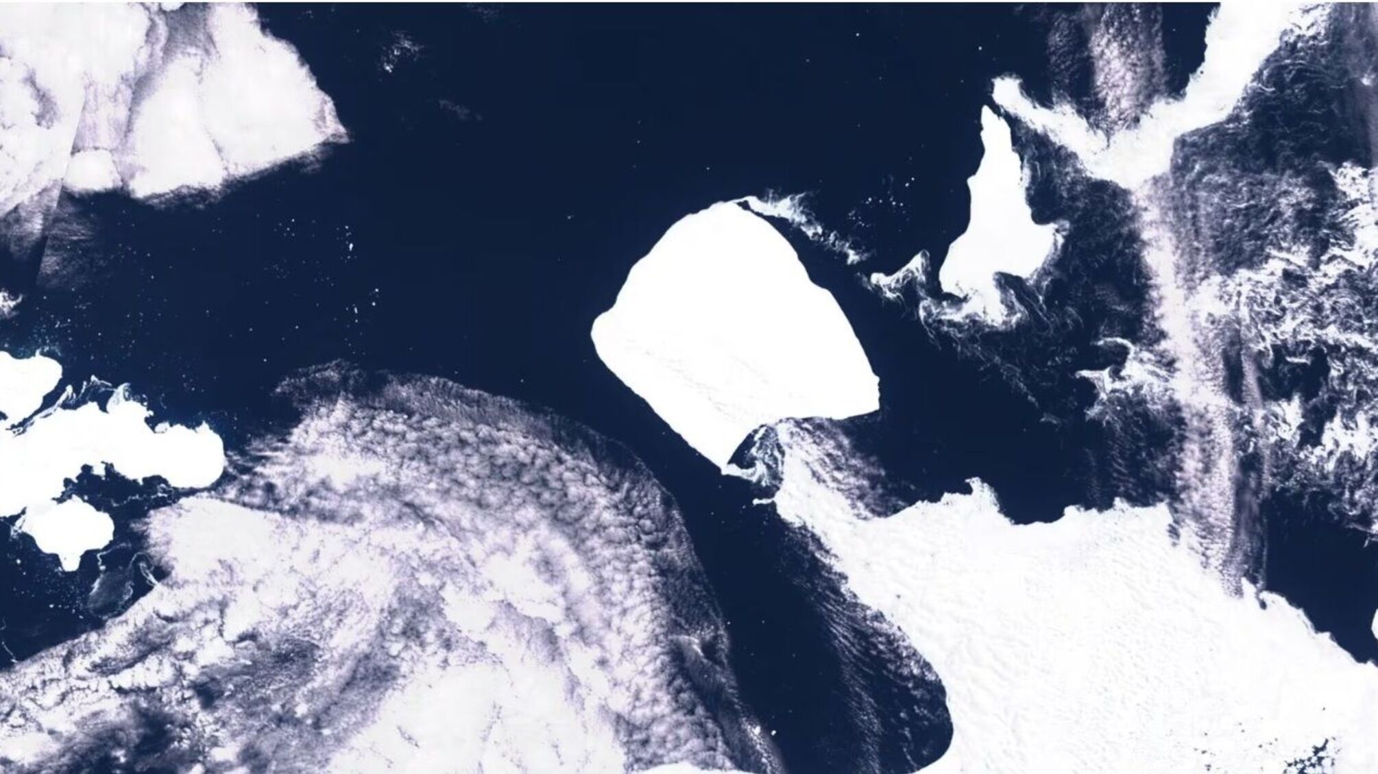 Самый большой в мире айсберг вырвался на свободу и направляется в Южный океан