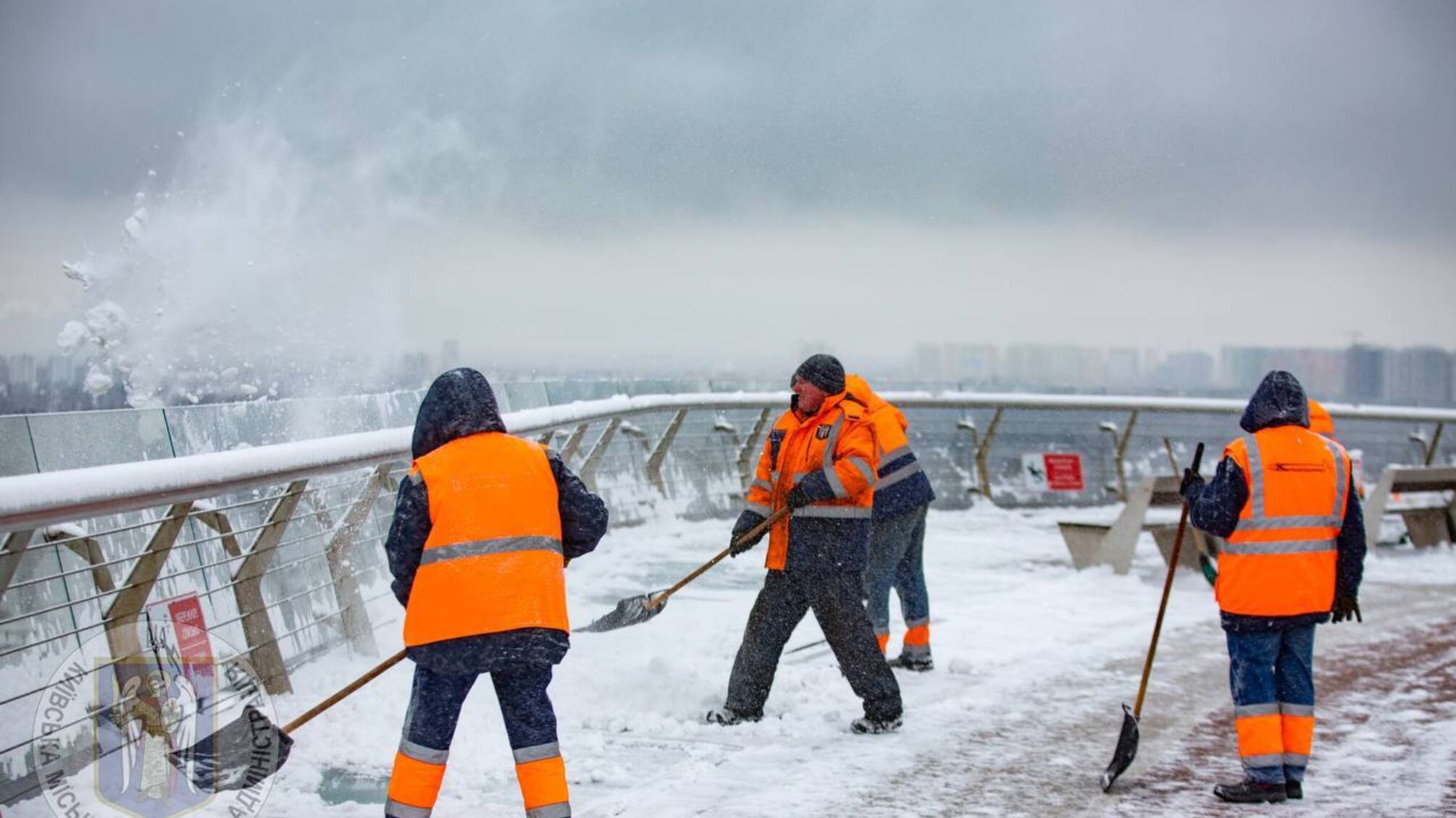 На Киев надвигается непогода, трассу в Одессу уже перекрыли из-за снегопада