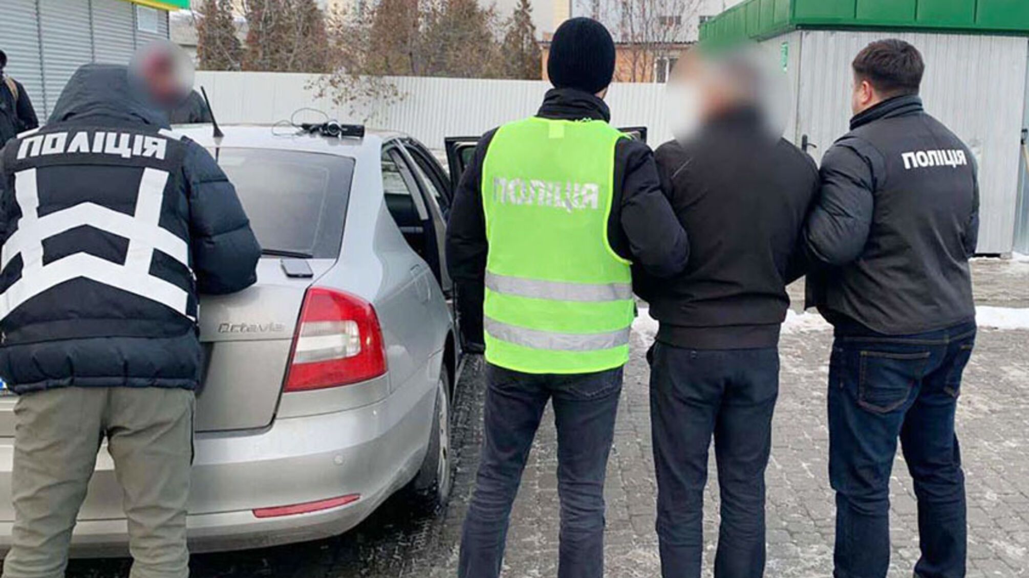 Пів мільйона гривень за послуги з асфальтування дороги: чиновника у Києвіспіймали на хабарі