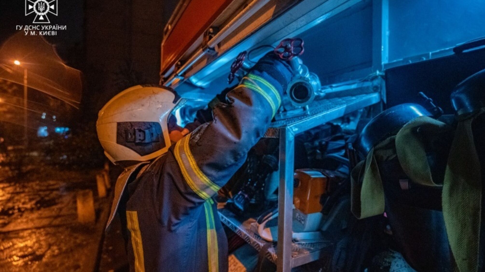 В Києві сталась пожежа в багатоповерхівці (фото)
