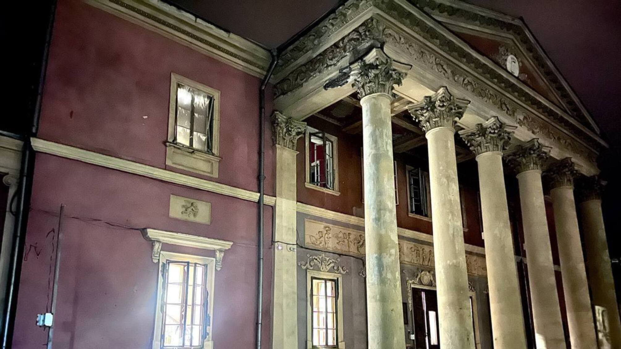 Вследствие ночной атаки в Одессе пострадали пять человек, поврежден художественный музей – памятник ЮНЕСКО