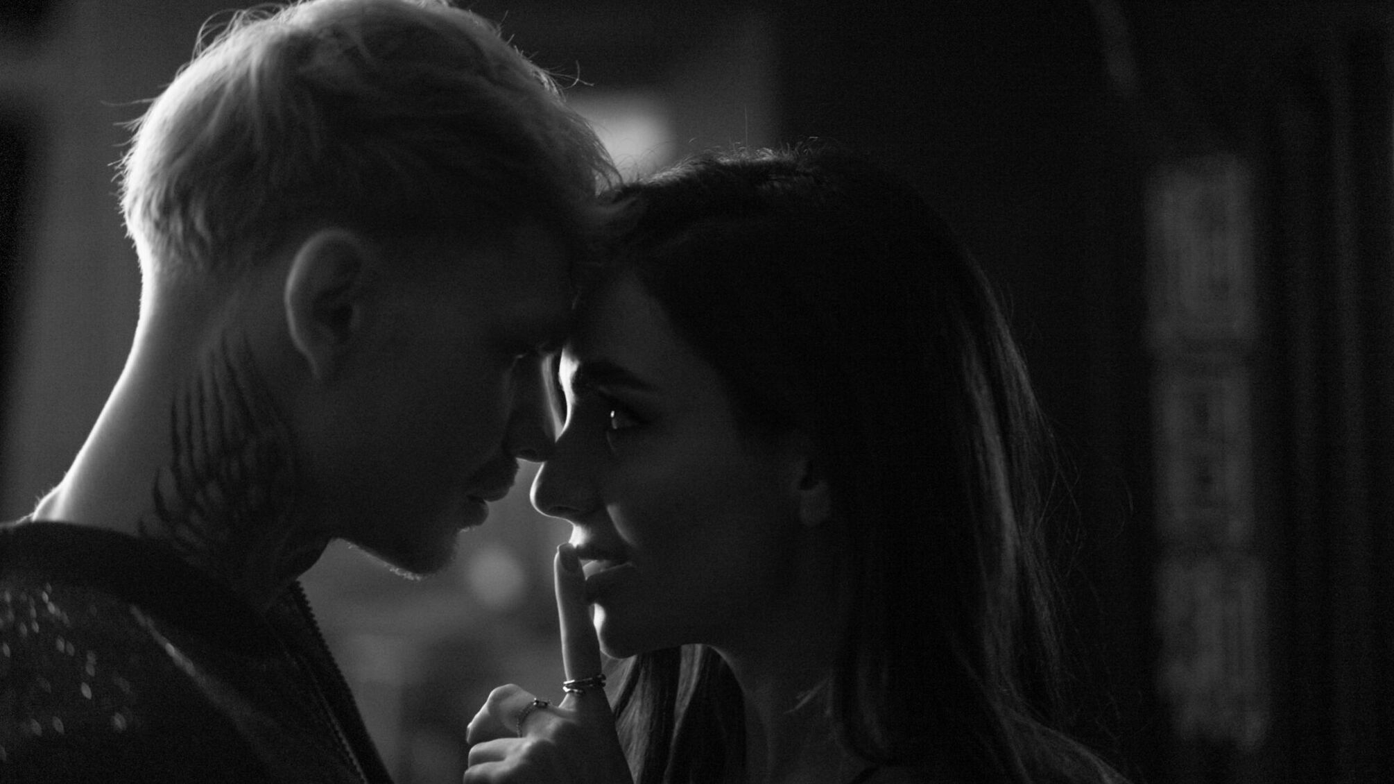 Анна Тринчер и DEMCHUK клип