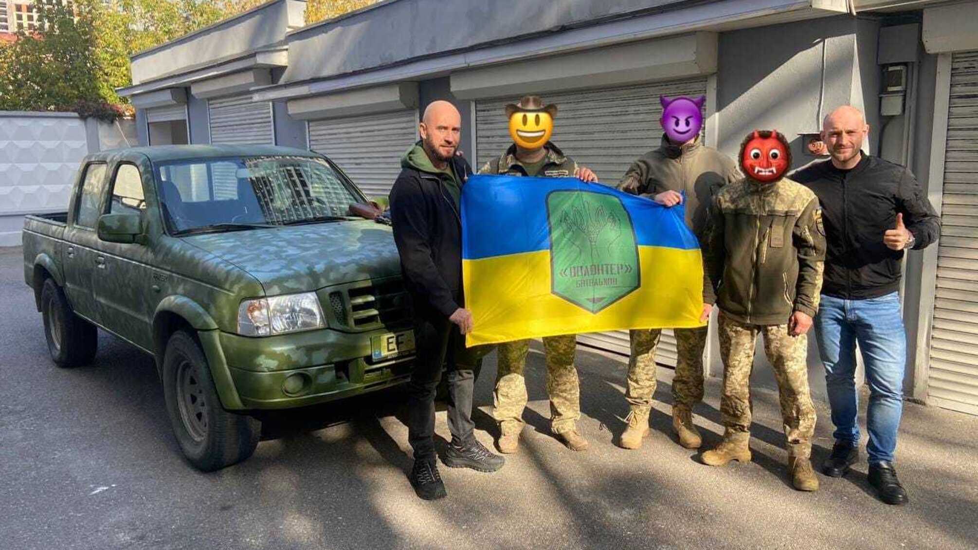 В Киеве БФ 'Батальон Волонтер' передал пикап бойцам 91-го Ахтырского полка (фото)
