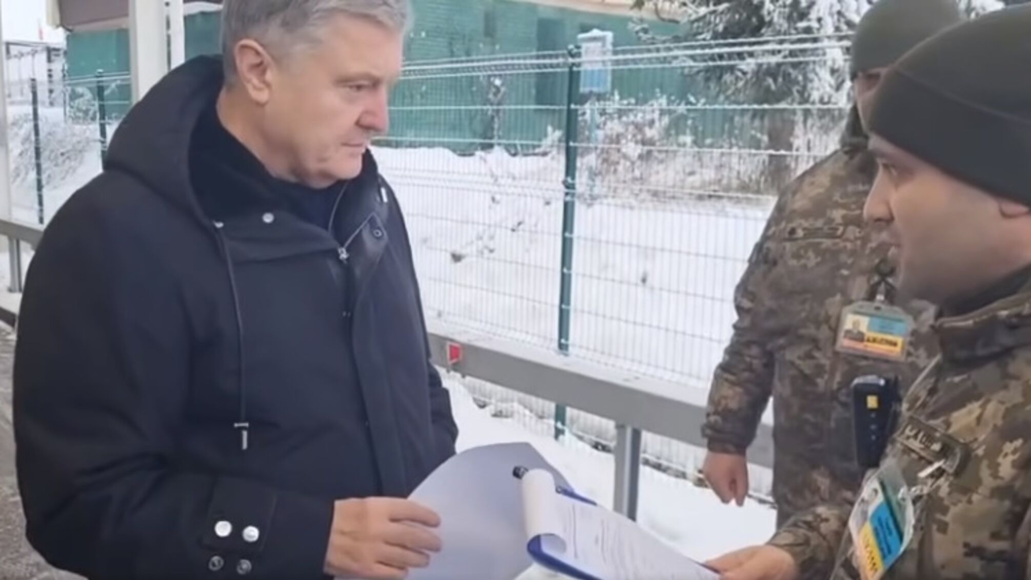 Порошенко сообщил, что пограничники не пустили его в Польшу