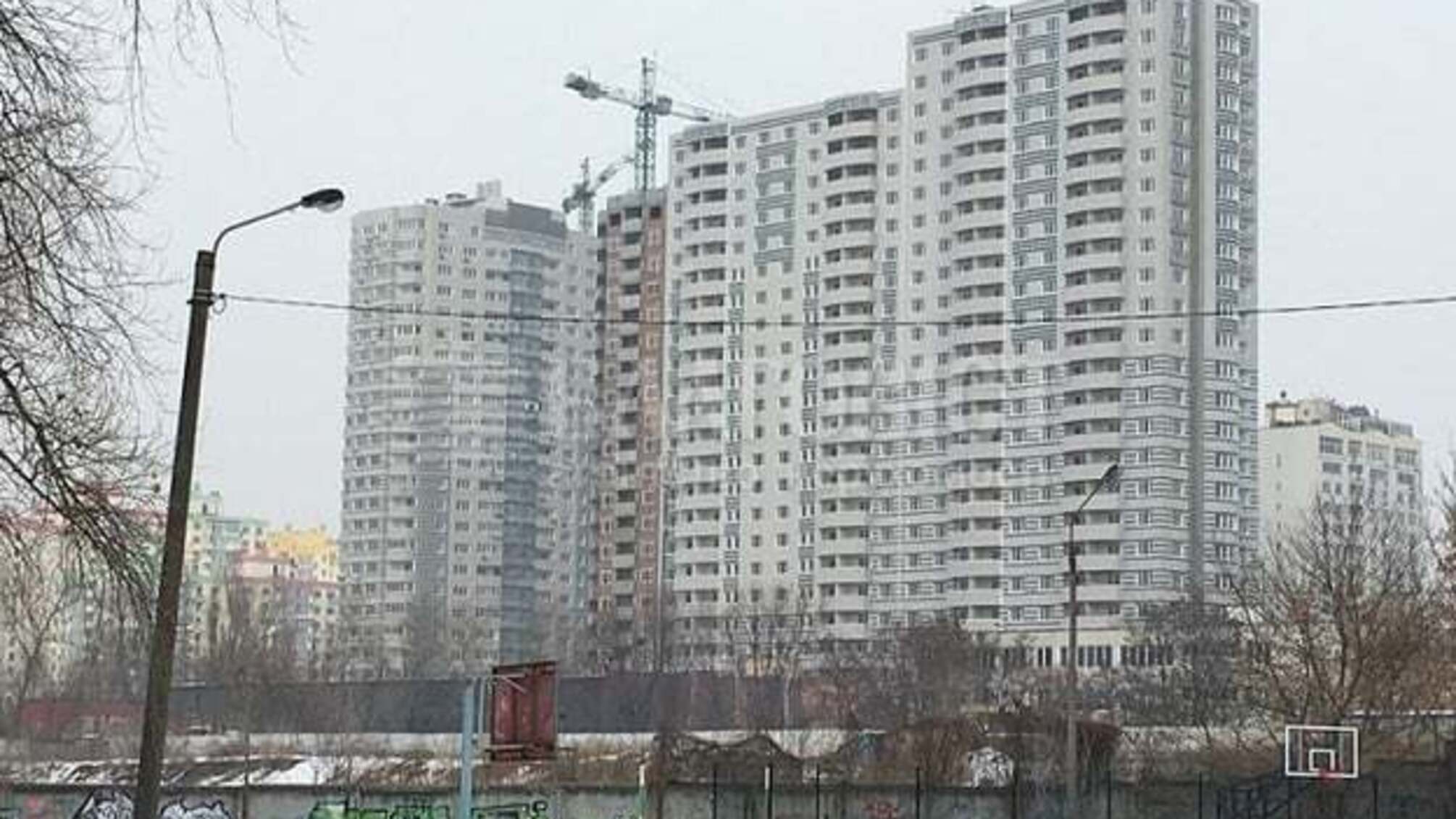 На ґрунти, насичені водою, почали тиснути новозбудовані ТРЦ та житлові квартали