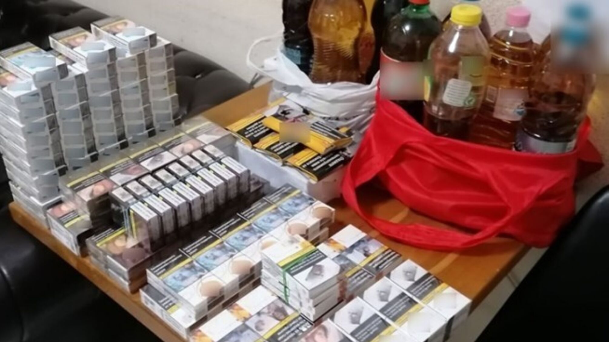700 літрів спирту та 5 тисяч цигарок: прикордонники викрили масштабну партію контрабанди