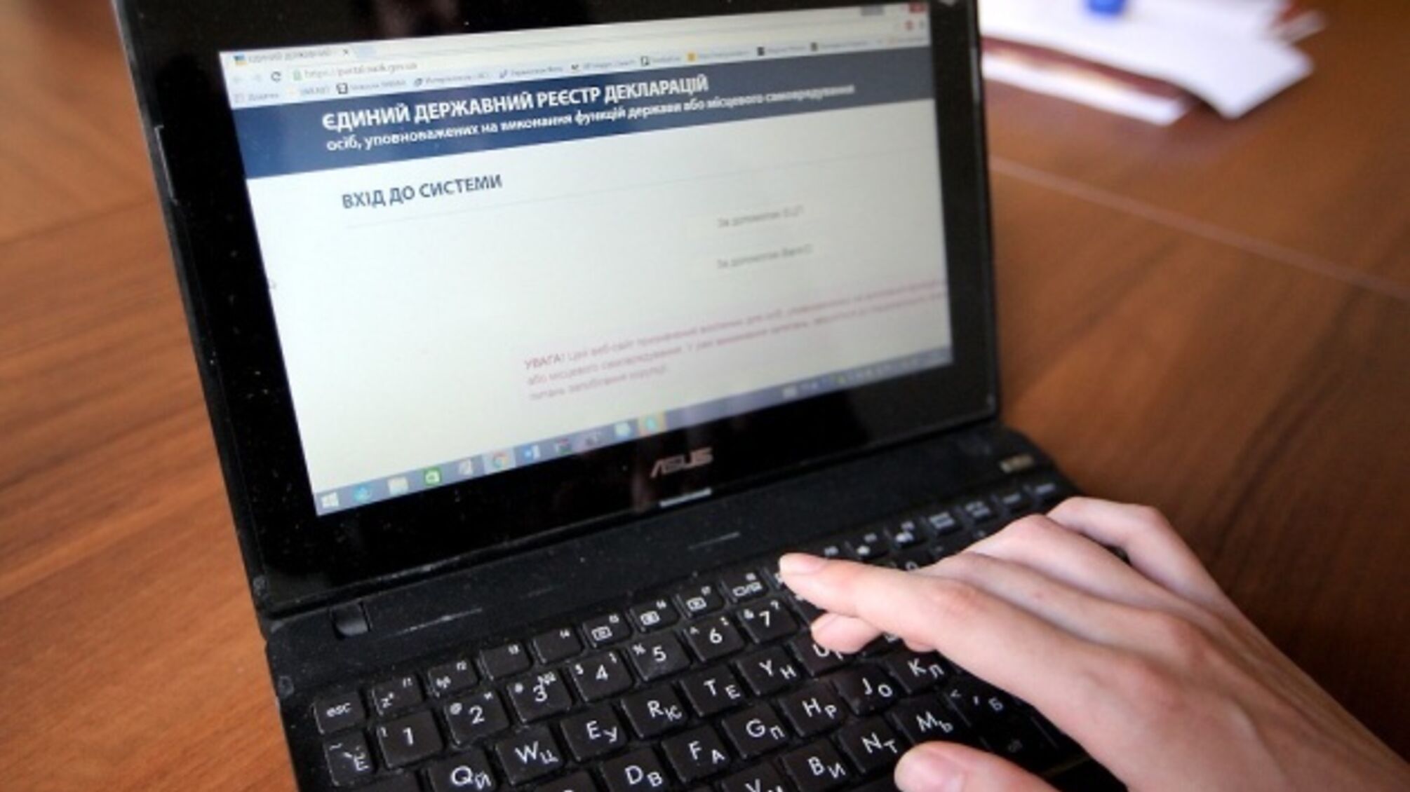 Искусственный интеллект будет проверять декларации украинских чиновников: как это будет работать