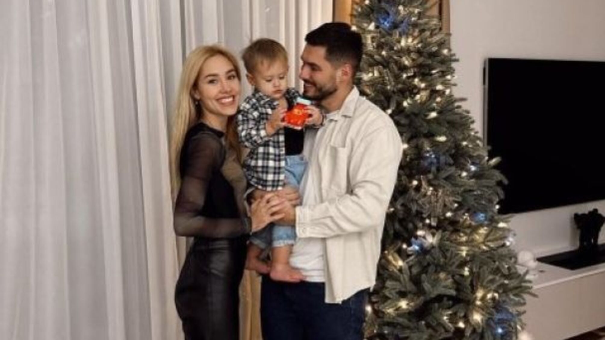 Даша Квиткова с сыном и бывшим мужем