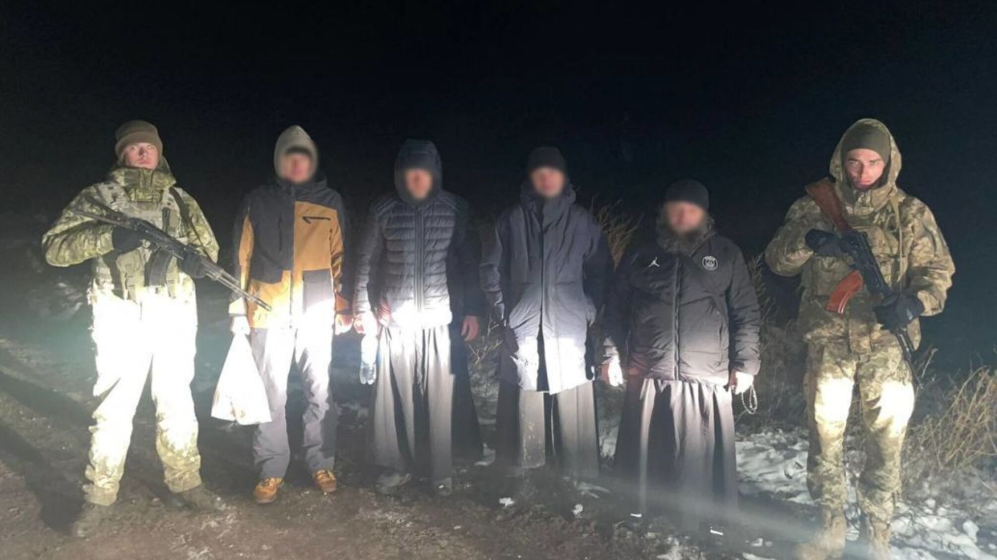 Надели рясы, чтобы избежать призыва: на границе с Молдовой задержали уклонистов-'батюшек'