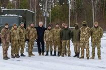 Бывший президент Украины передал помощь военным