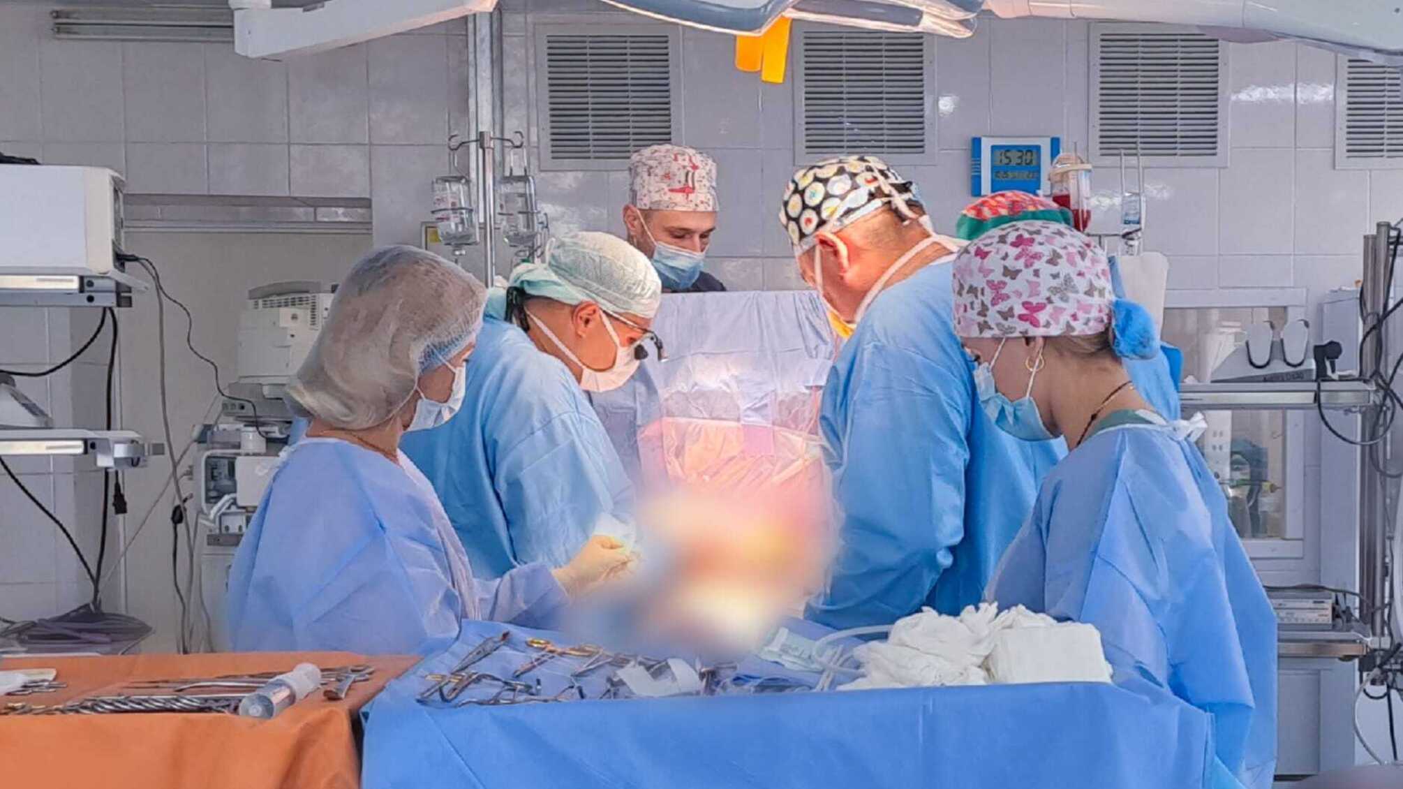 Лікарі 'Пироговки'  видалили осколок з правого шлуночка серця