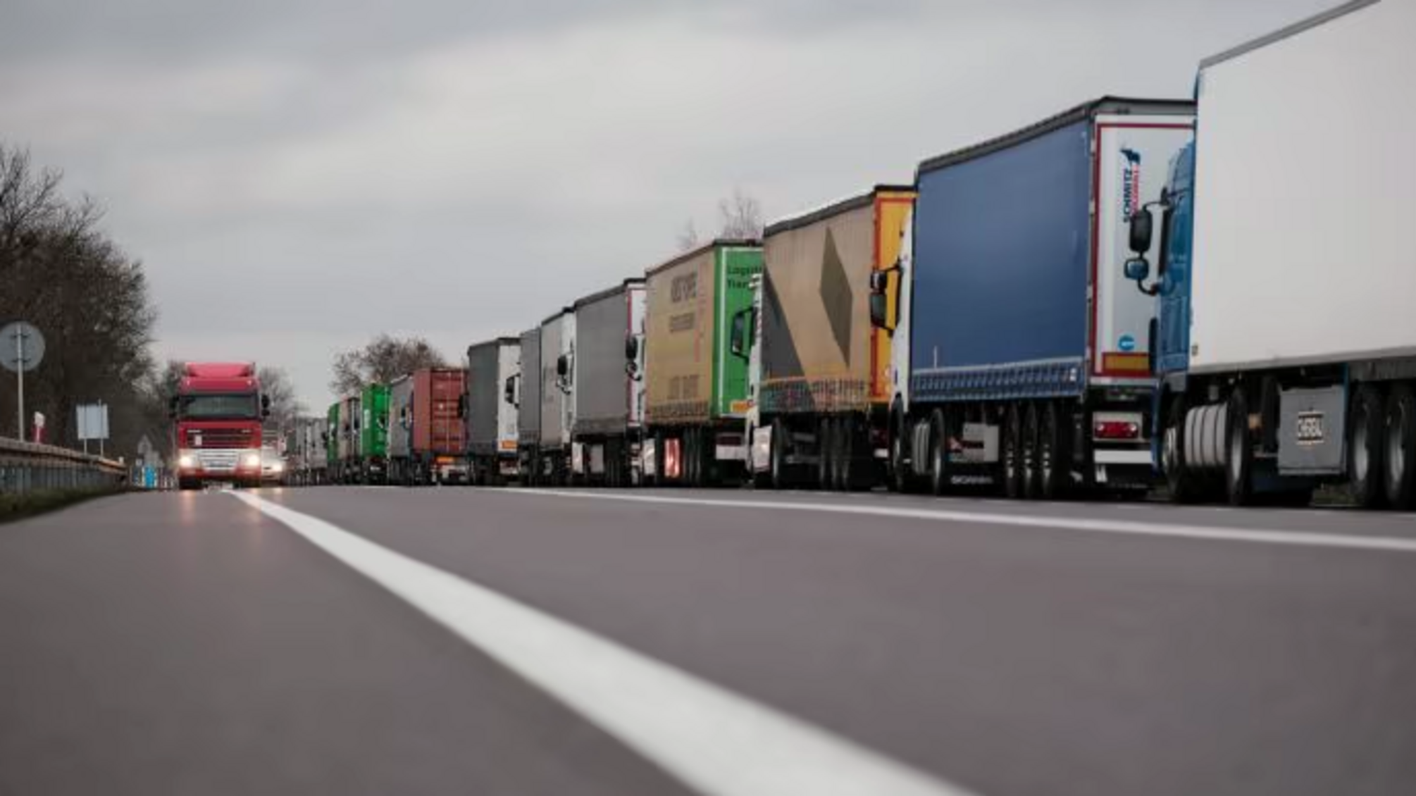 Польские перевозчики начнут блокировать границу с Украиной после обеда, 18 декабря