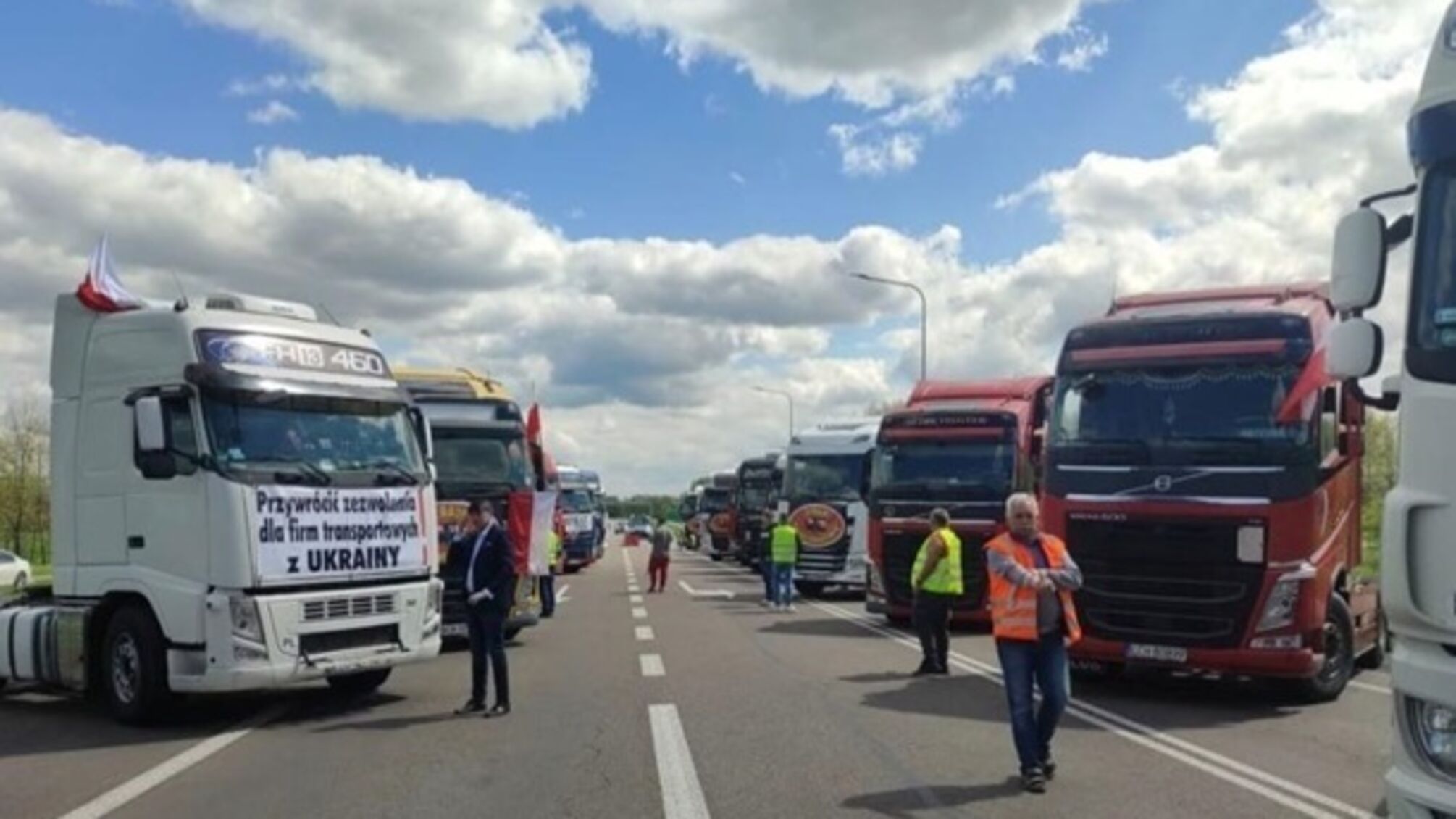Поляки планируют возобновить блокаду наибольшего пункта пропуска на границе – СМИ