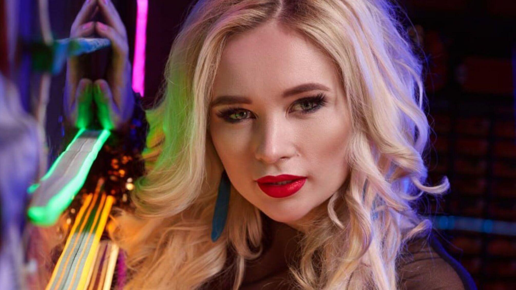 В новорічні свята співачка ANGELA подарувала українцям нову пісню