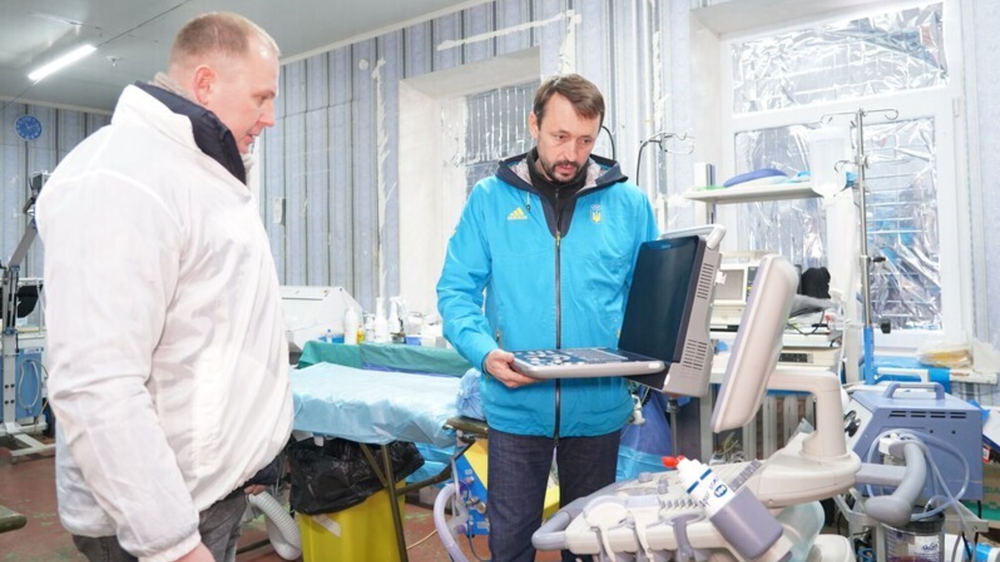 В медучреждение на передовой доставили наркозно-дыхательный аппарат с компрессором и аппарат УЗИ