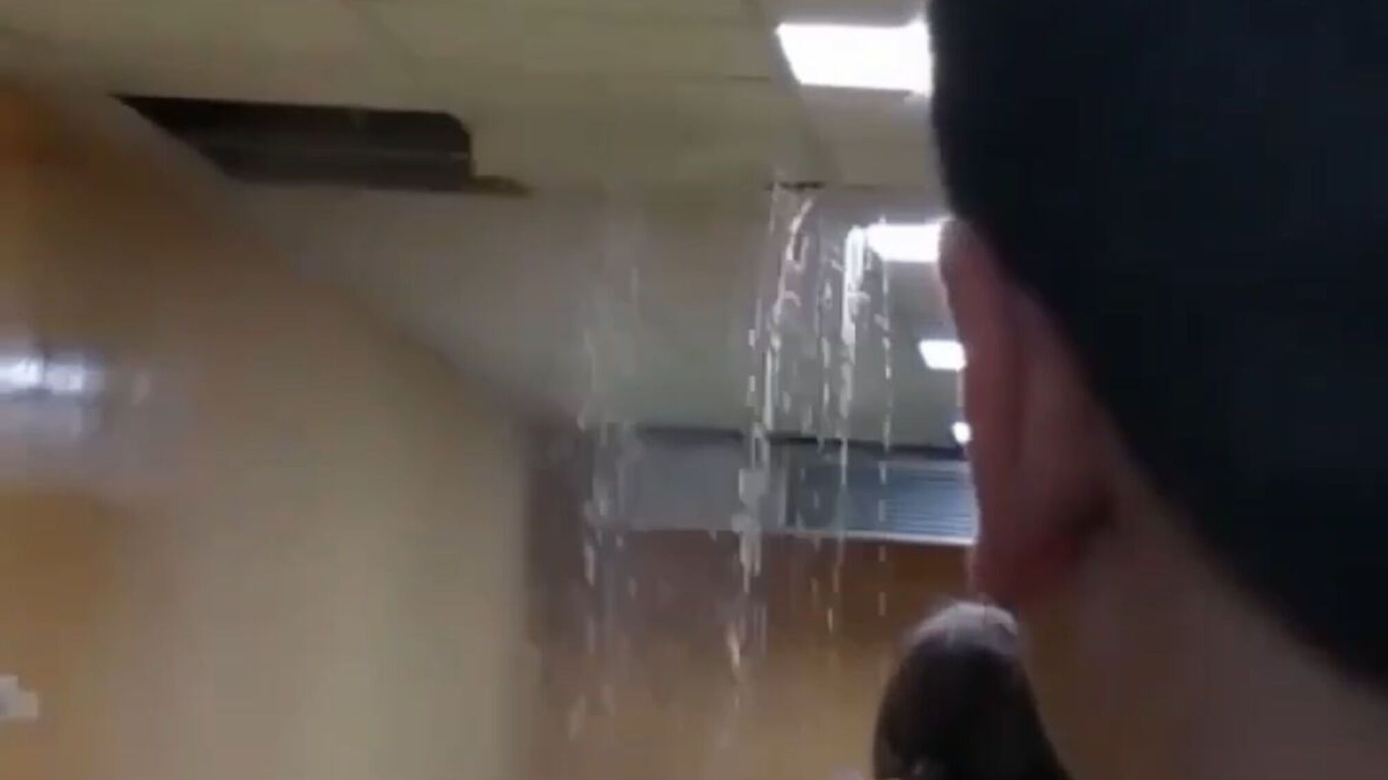 В одном из укрытий Киева обвалился потолок