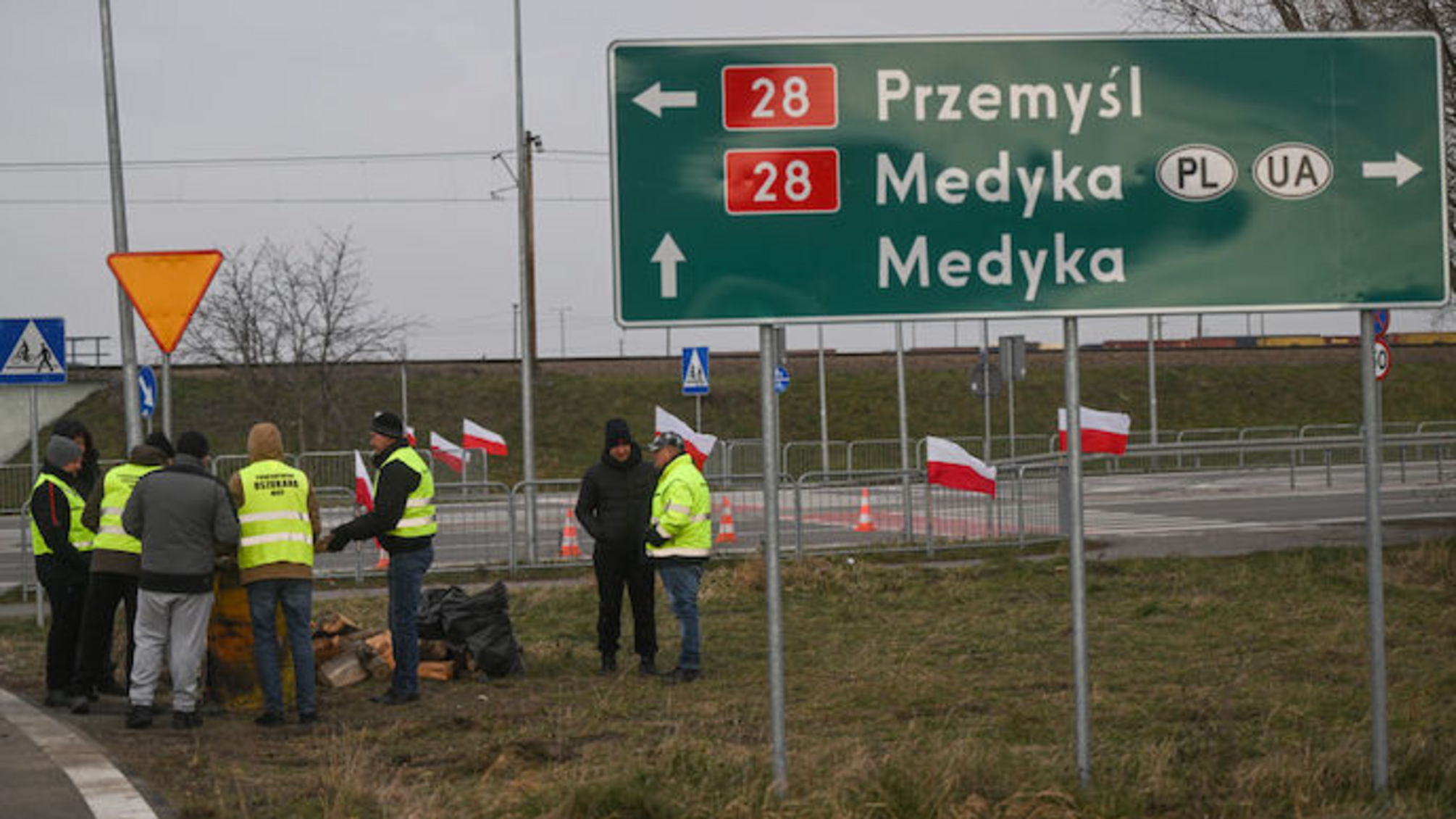 Польские фермеры приостановили блокаду 'Шегини-Медика': новое правительство Польши ведет переговоры