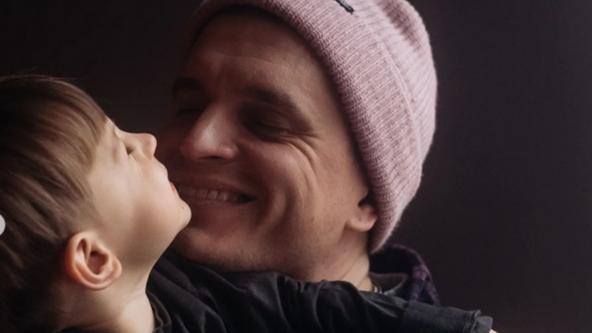 'Не откладывайте детей на после карьеры': ведущий Анатолий Анатолич поделился советами об отцовстве